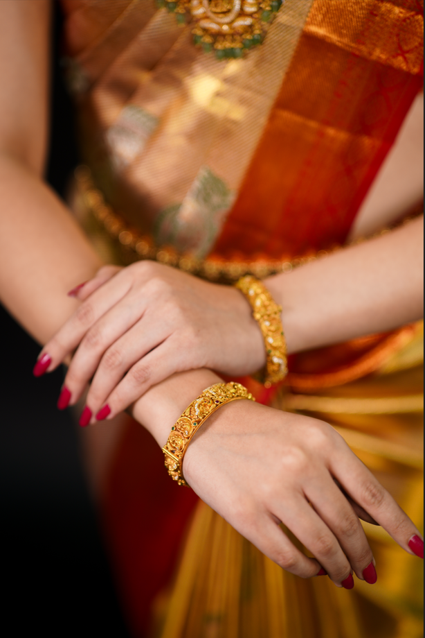 Pure Kanjivaram Silk Saree in Gold with Rich Golden Zari & Red Contrast Border – Traditional Bridal & Wedding Collection