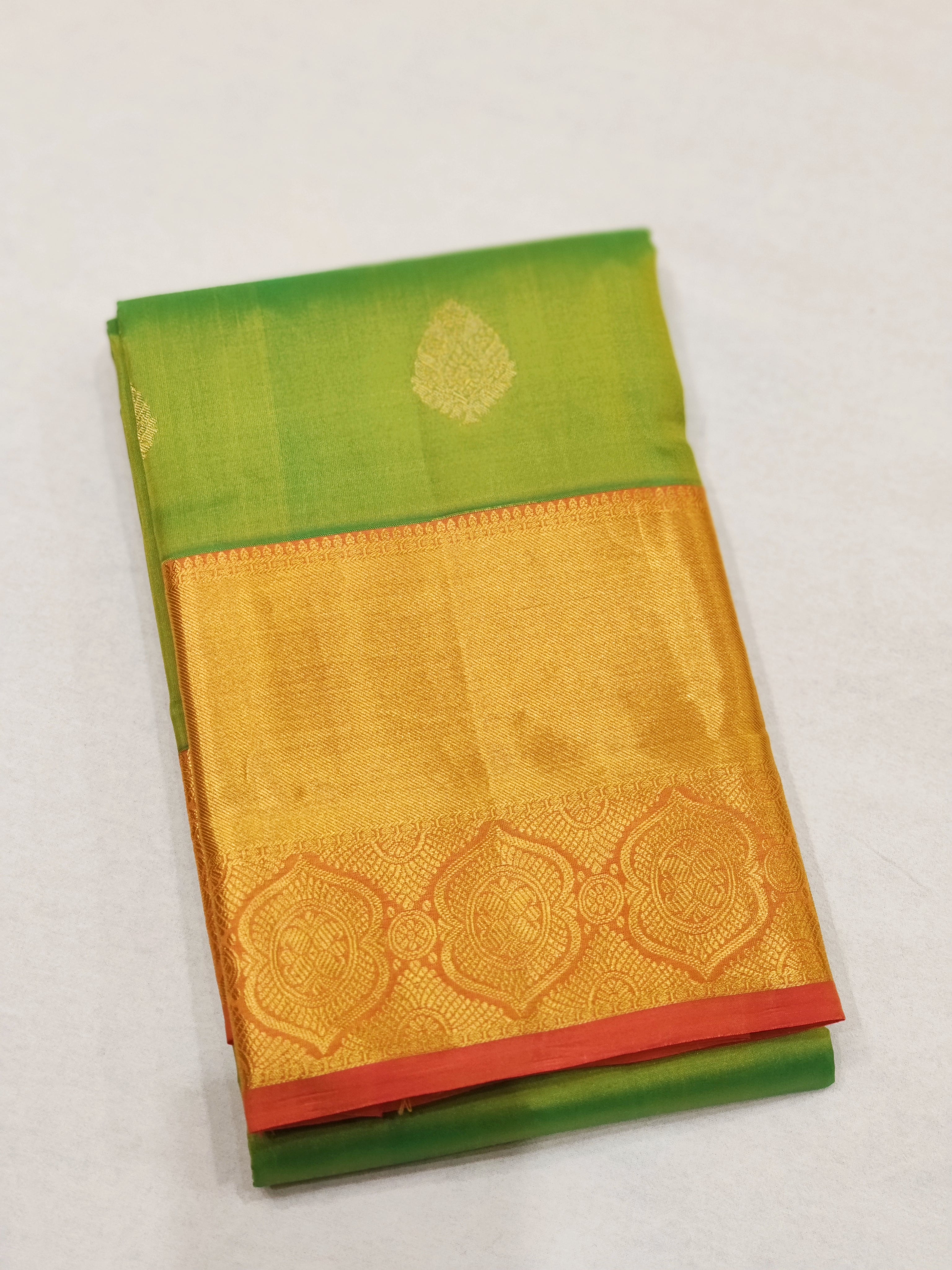 Green Kanjivaram Silk Saree with Onion Pink Border - Elegant New Arrival - New Sudarshan Silks`
