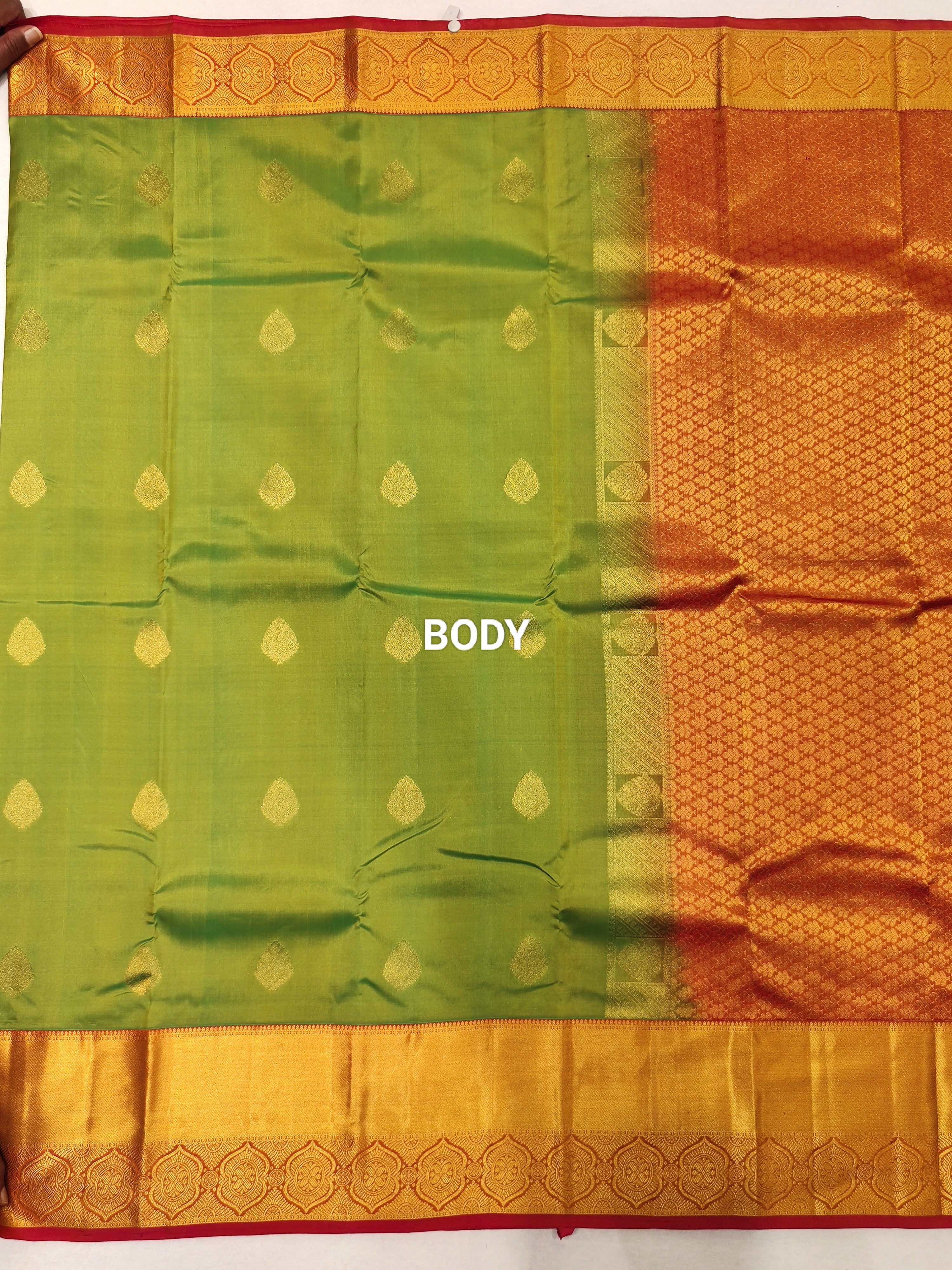 Green Kanjivaram Silk Saree with Onion Pink Border - Elegant New Arrival - New Sudarshan Silks`