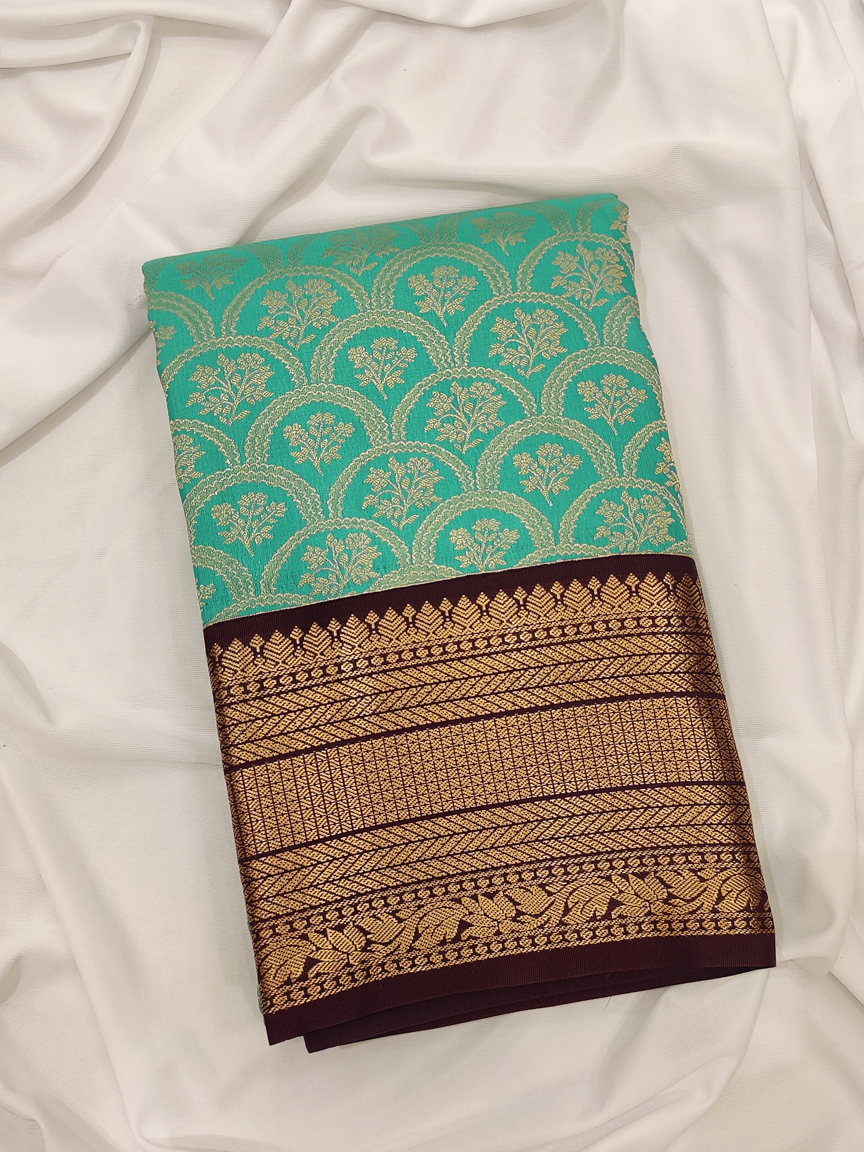 Rama Green Kanjivaram Silk Saree with Maroon Zari Border – Pure Handloom Bridal Saree Online - New Sudarshan Silks`