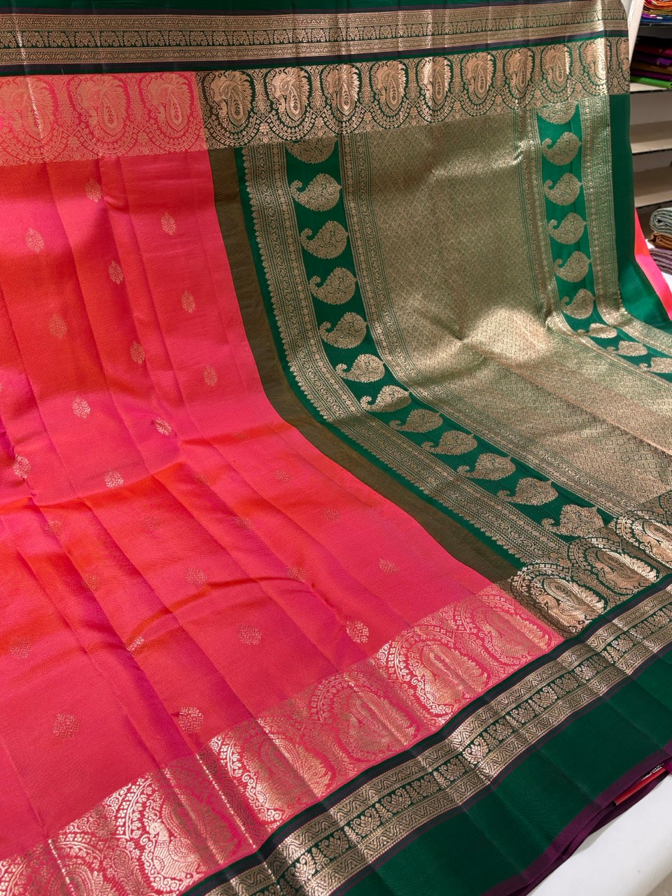 Coral Pink Colour Leela Verse Kanchipuram Silk Saree with Dark Green Contrast NSSL09