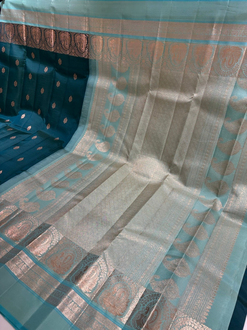 Teal Blue Colour Leela Verse Kanchipuram Silk Saree with Light Blue Contrast NSSL02