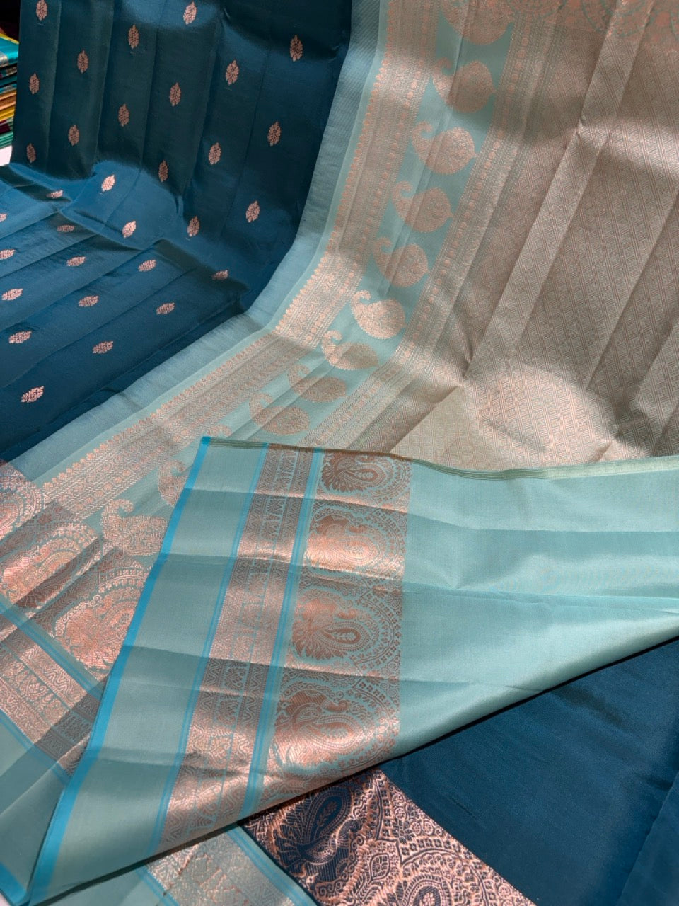 Teal Blue Colour Leela Verse Kanchipuram Silk Saree with Light Blue Contrast NSSL02