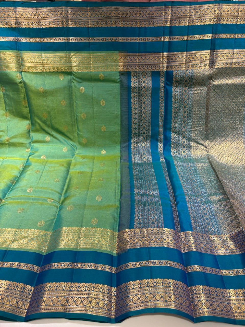 Pista Green Colour Leela Verse Kanchipuram Silk Saree with Teal Blue Contrast NSSL04