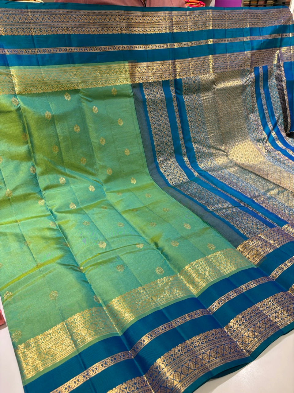 Pista Green Colour Leela Verse Kanchipuram Silk Saree with Teal Blue Contrast NSSL04