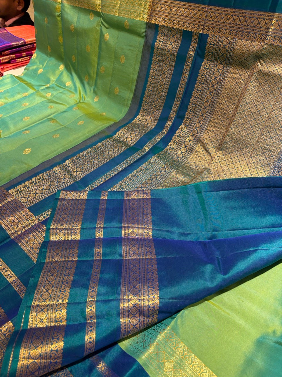 Pista Green Colour Leela Verse Kanchipuram Silk Saree with Teal Blue Contrast NSSL04