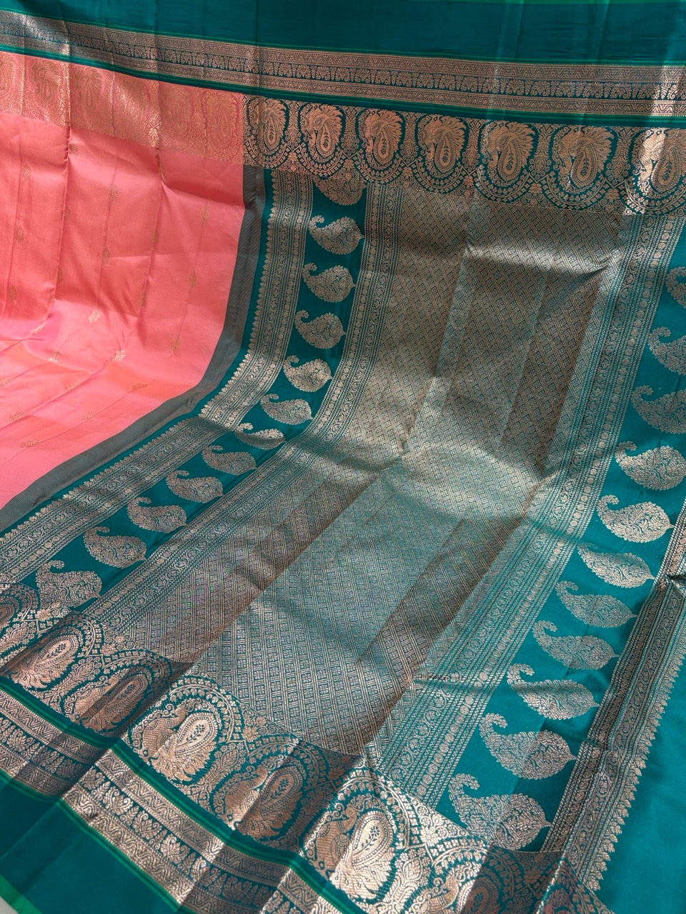 Coral Pink Colour Leela Verse Pure Kanchipuram Silk Saree with Teal Blue Contrast NSSL10