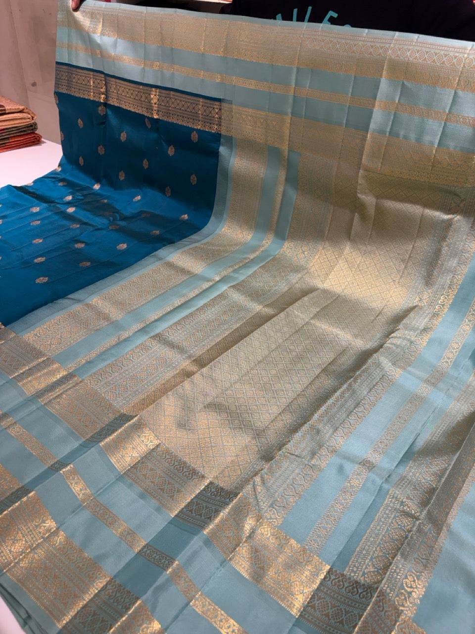 Teal Blue Colour Leela Verse Kanchipuram Silk Saree with Light Blue Contrast NSSL01