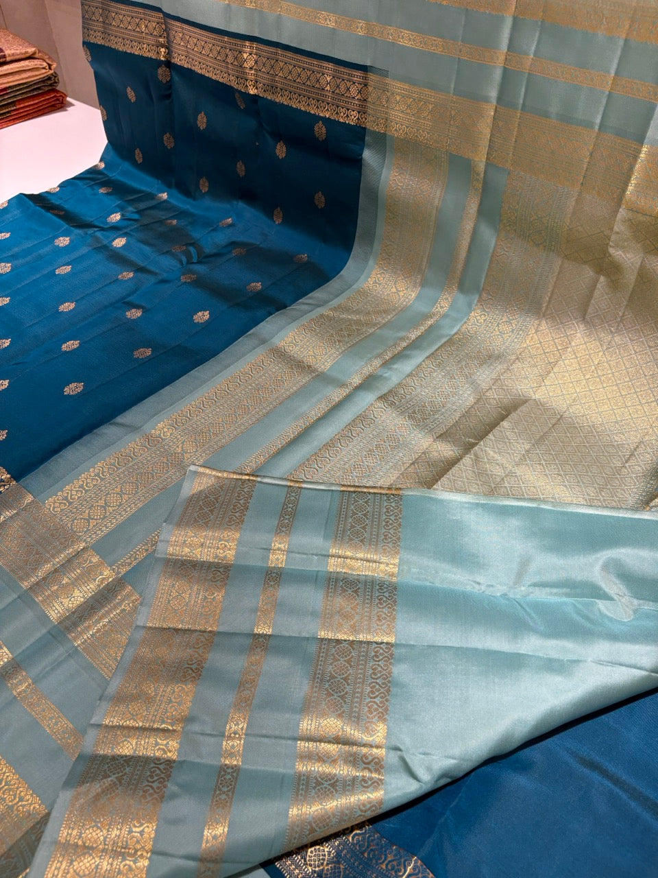 Teal Blue Colour Leela Verse Kanchipuram Silk Saree with Light Blue Contrast NSSL01