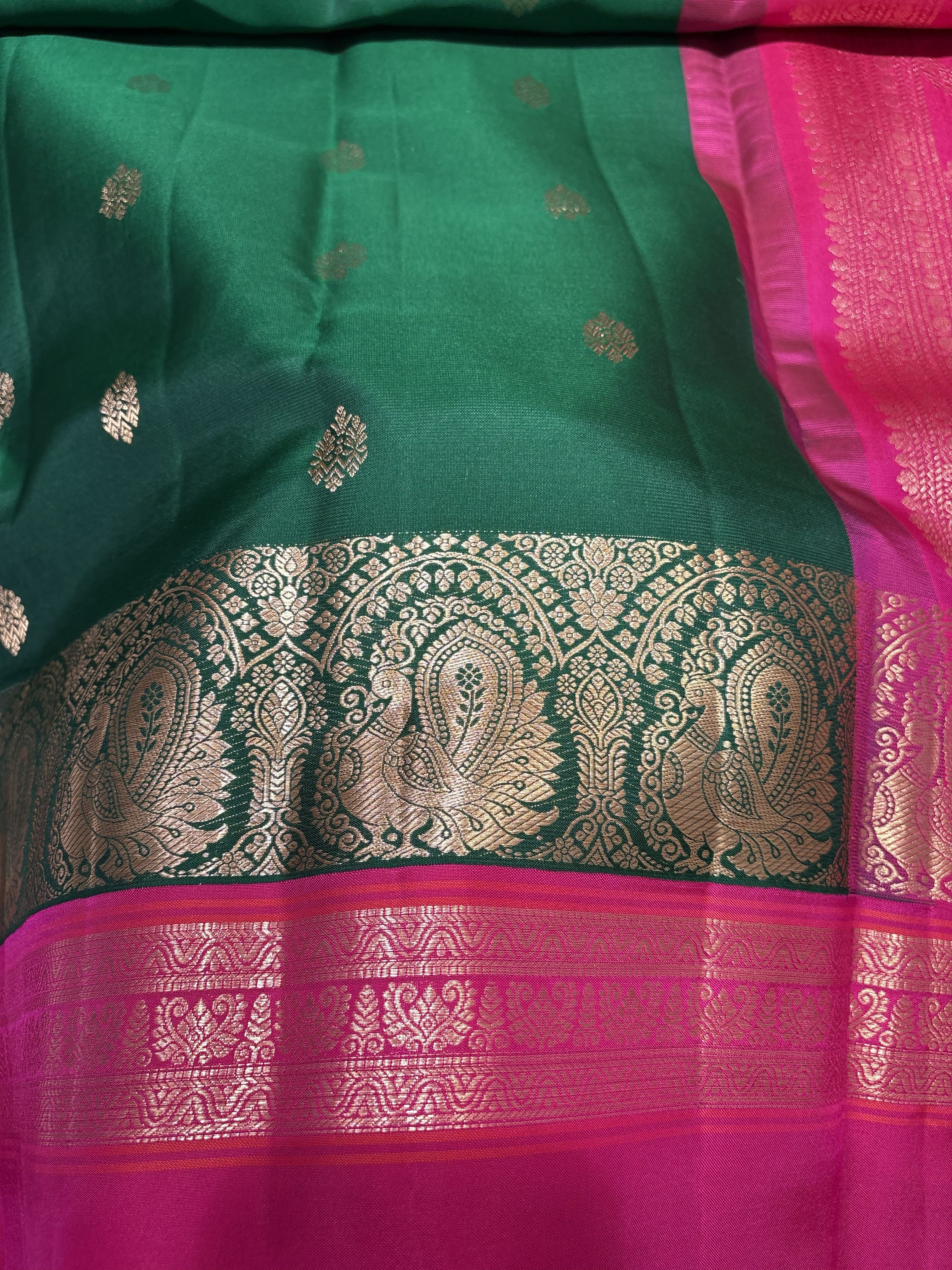 Exquisite Bottle Green Pure Kanjivaram Silk Saree with Magenta Pink Contrast