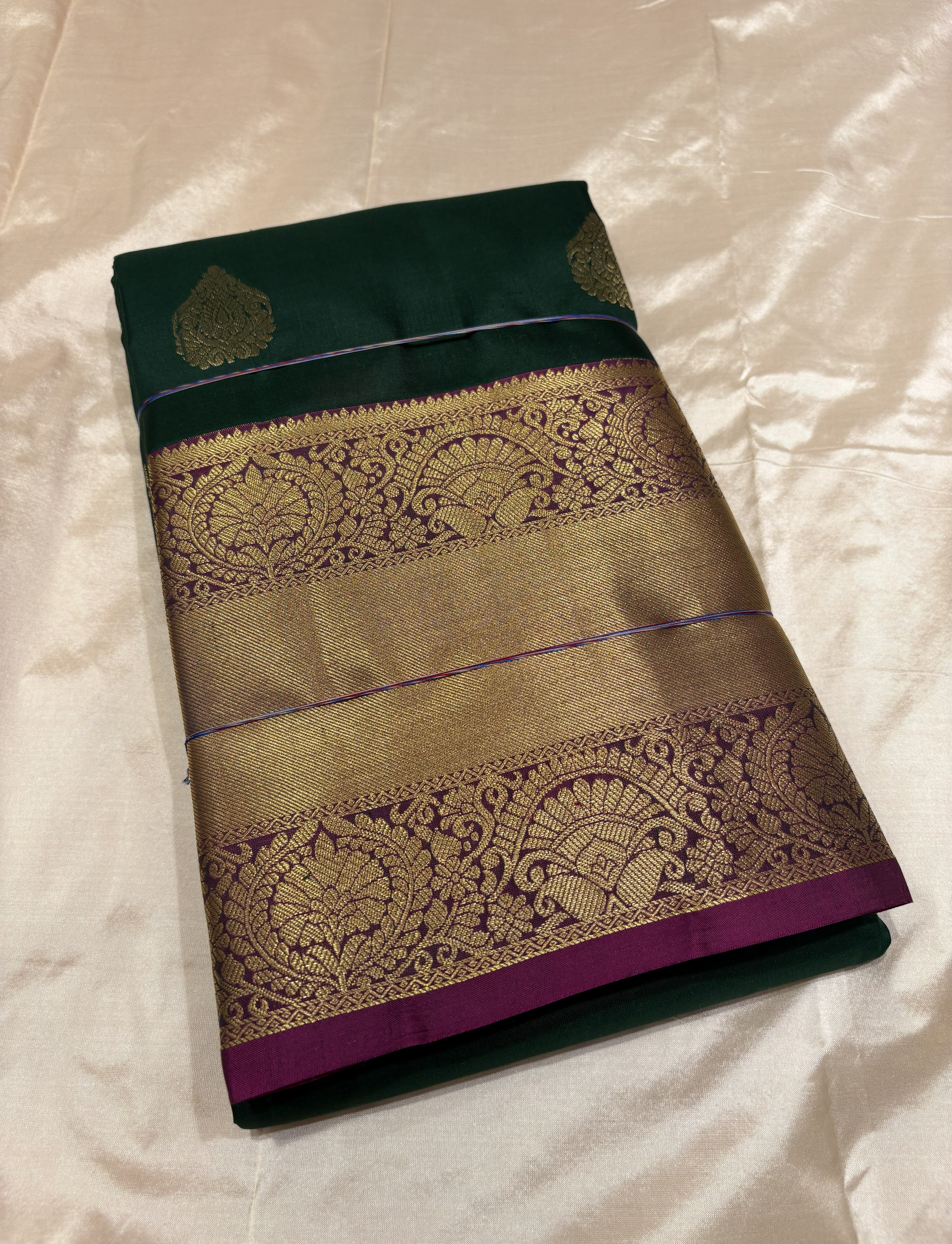 Traditional Bottle Green Pure Kanchipuram Silk Saree with Dual Shade Purple Contrast – Elegant Ethnic Attire