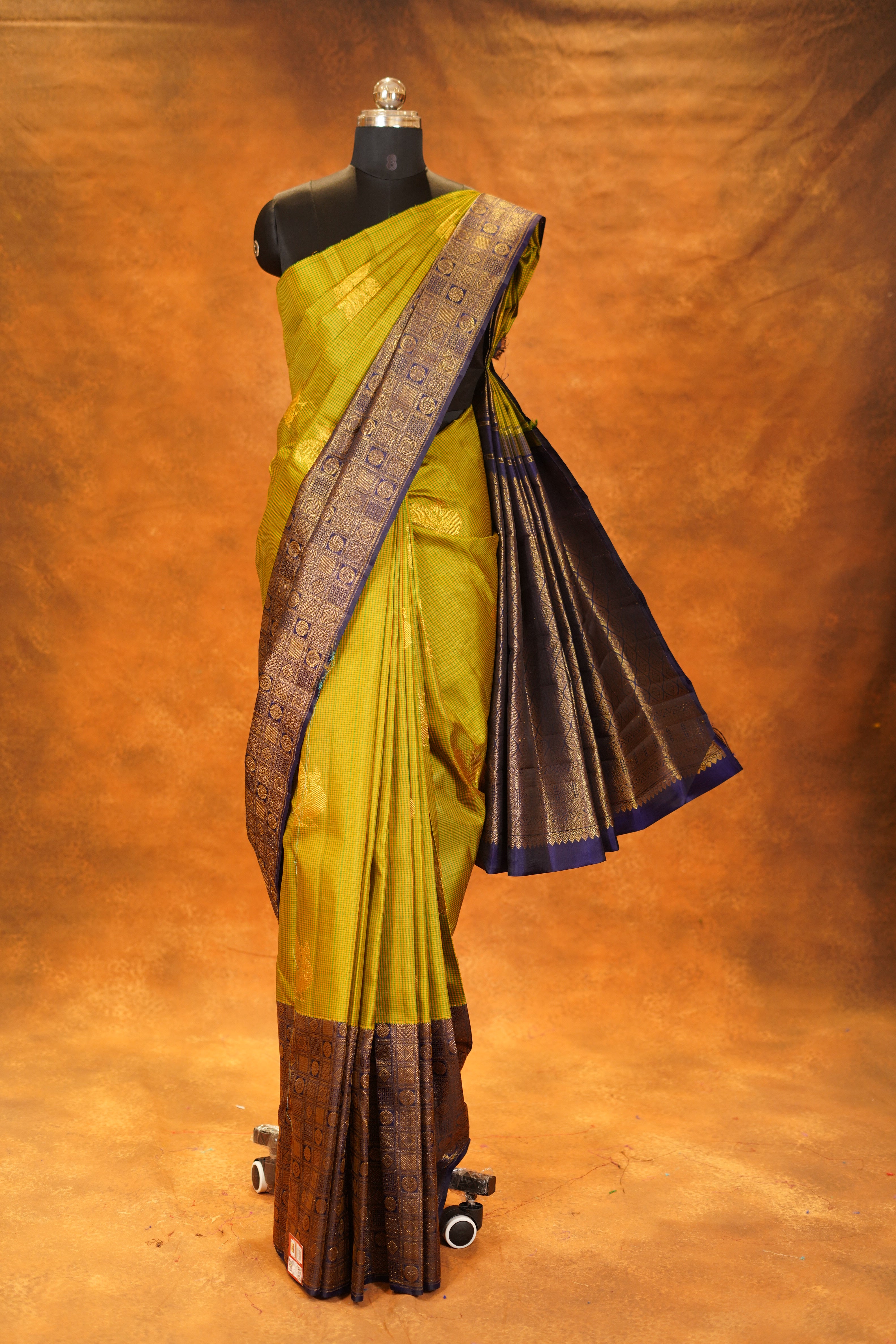 Ripe Green Colour Checked Pure Kanjivaram Silk Saree with Navy Blue Contrast