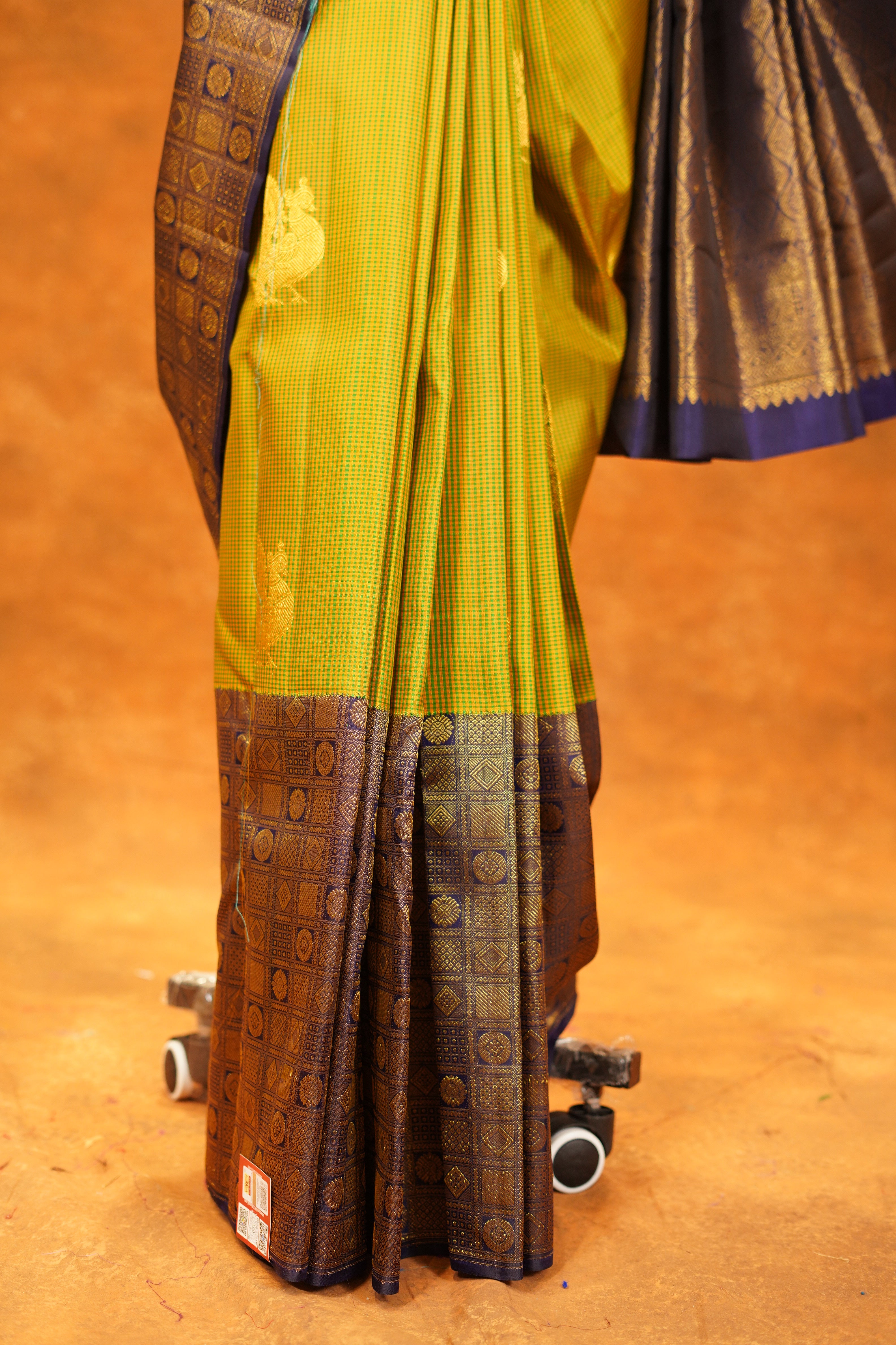 Ripe Green Colour Checked Pure Kanjivaram Silk Saree with Navy Blue Contrast