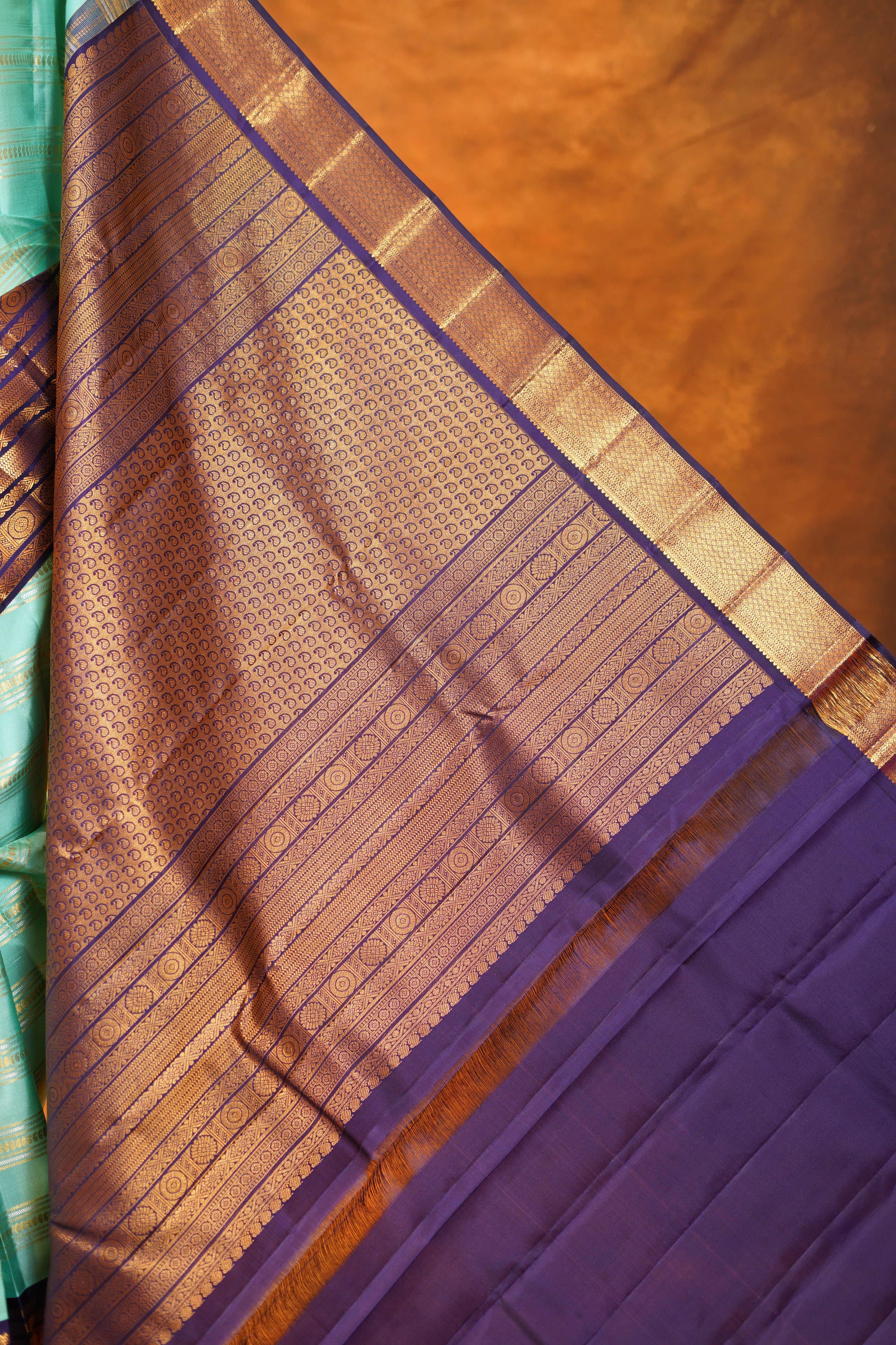 Aqua Blue Colour Pure Kanjivaram Silk Saree with Navy Blue Contrast