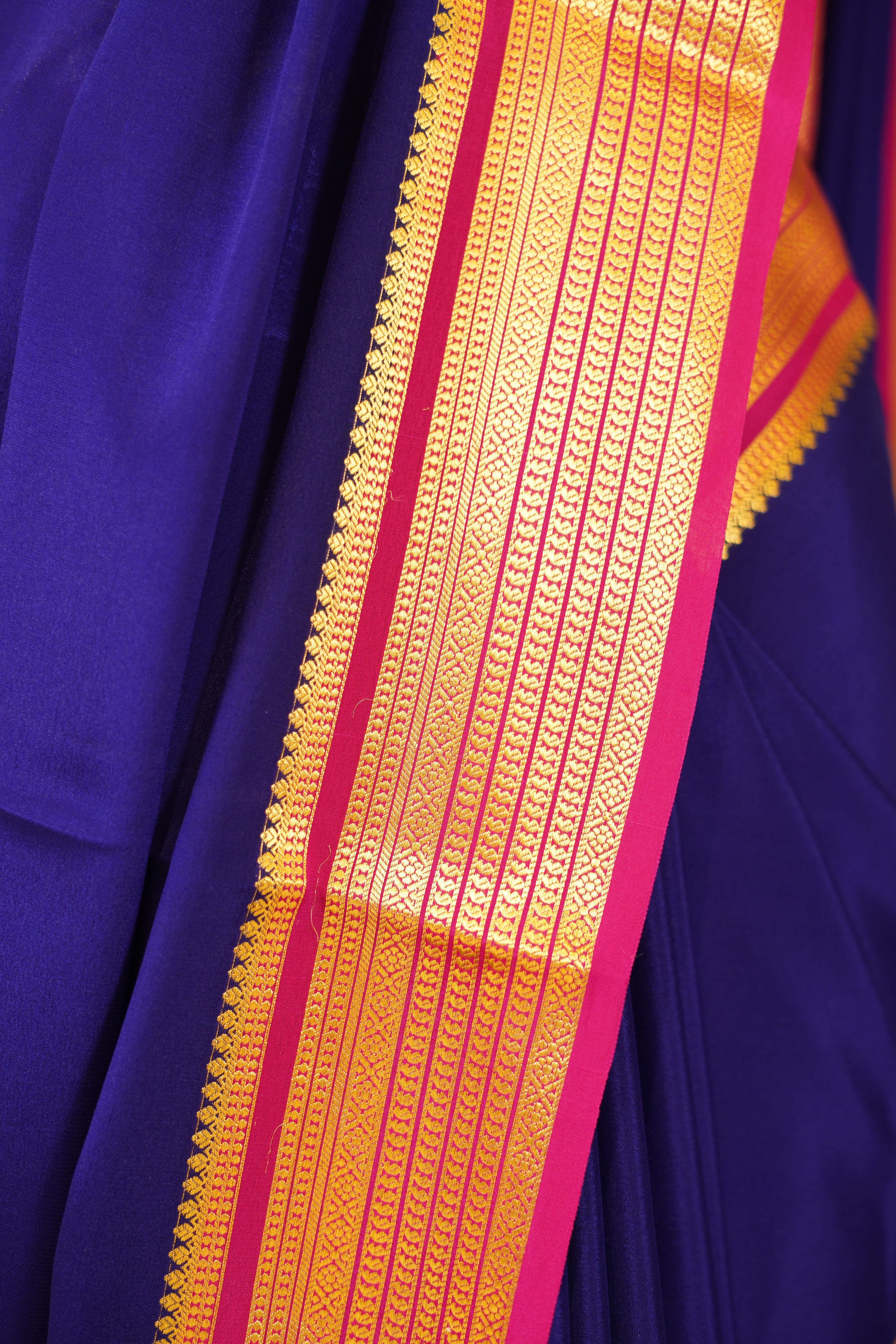 Navy Blue Colour 120GSM Pure Mysore Silk Saree With Dark Pink Contrast