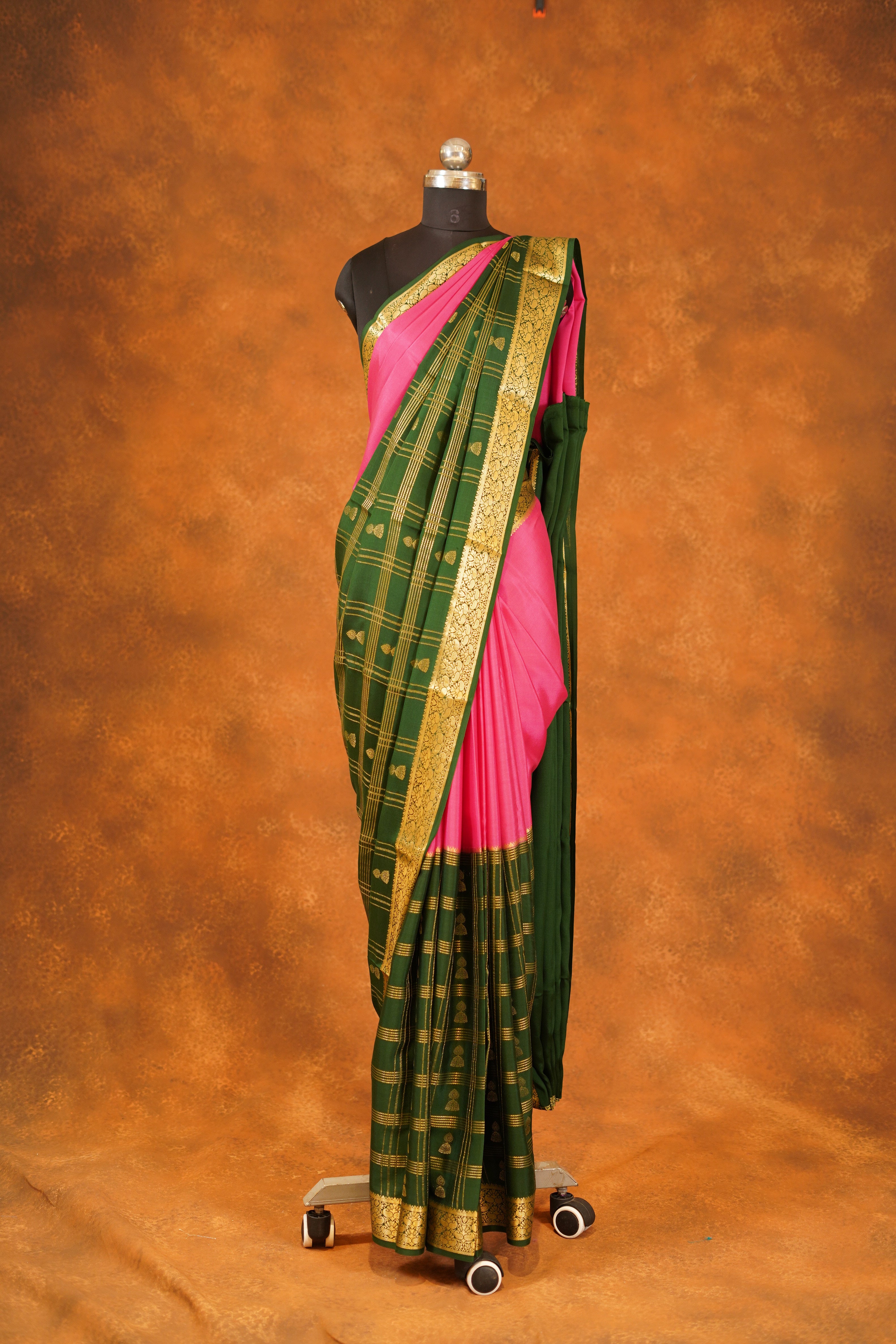 Cotton pink shaded 120 GSM Pure 2D Mysore Silk Saree with Dark Green Contrast