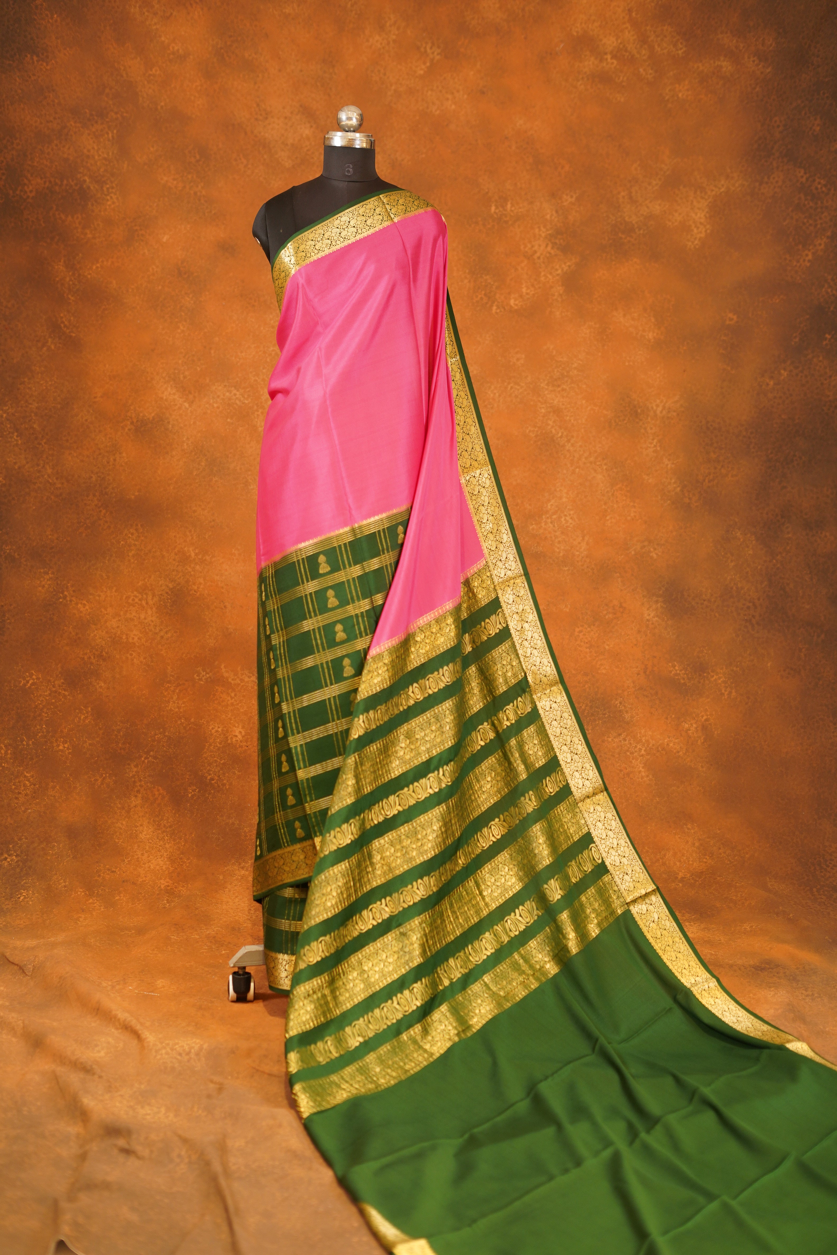 Cotton pink shaded 120 GSM Pure 2D Mysore Silk Saree with Dark Green Contrast
