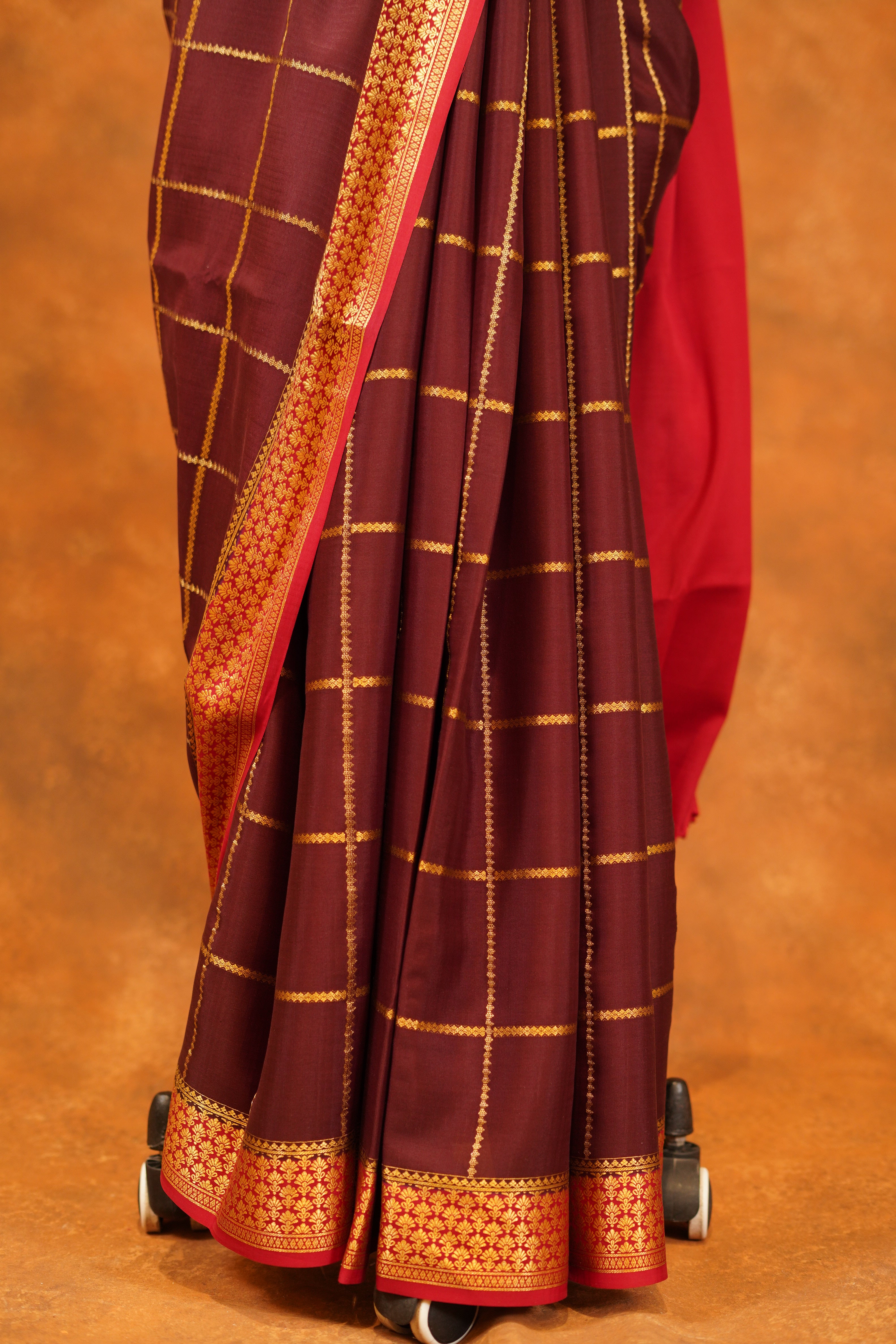 Brown Colour 120 GSM Pure Mysore Silk Saree With Red Contrast