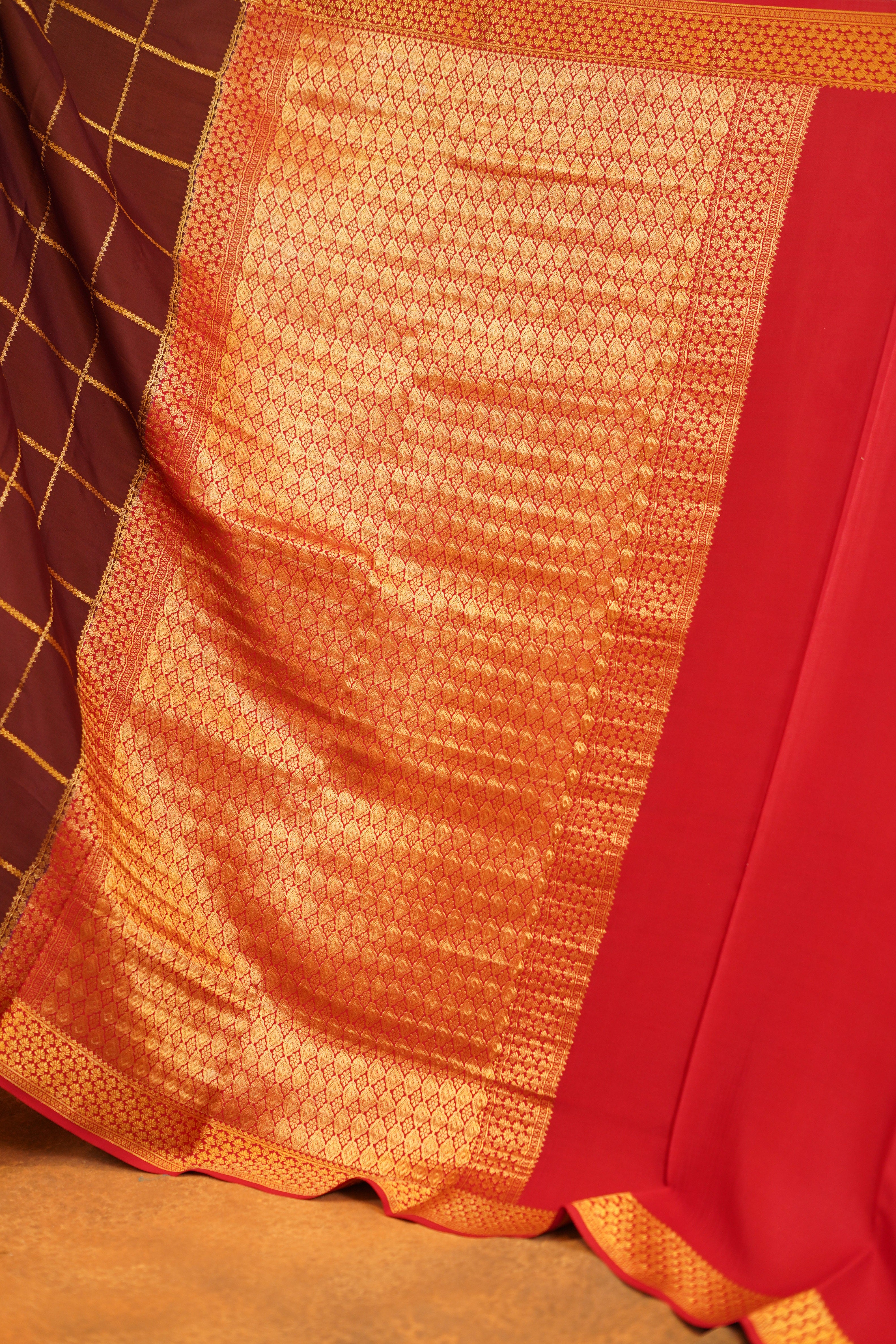 Brown Colour 120 GSM Pure Mysore Silk Saree With Red Contrast