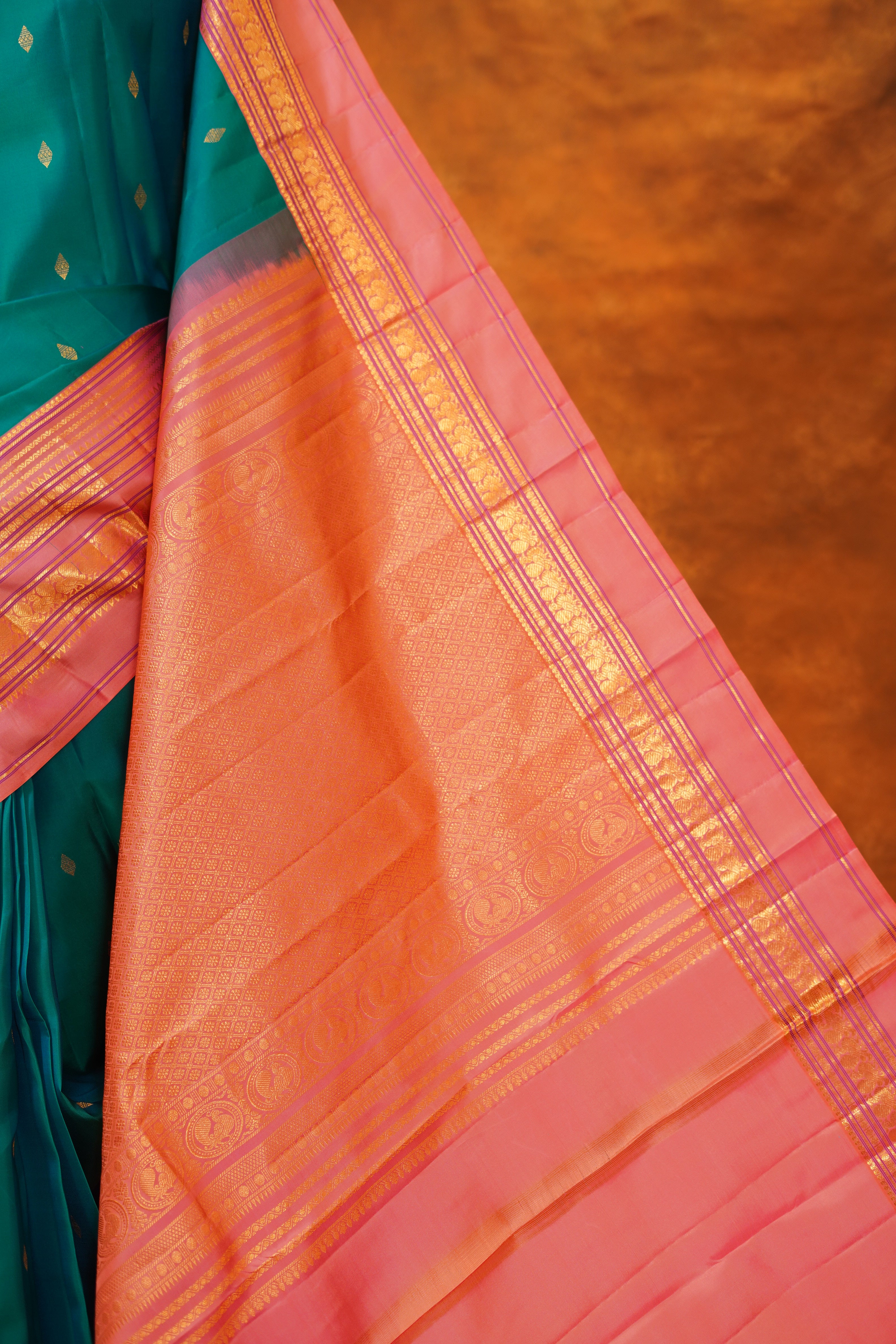 Rama Green Colour Pure Kanjivaram Silk Saree with Light Peach contrast