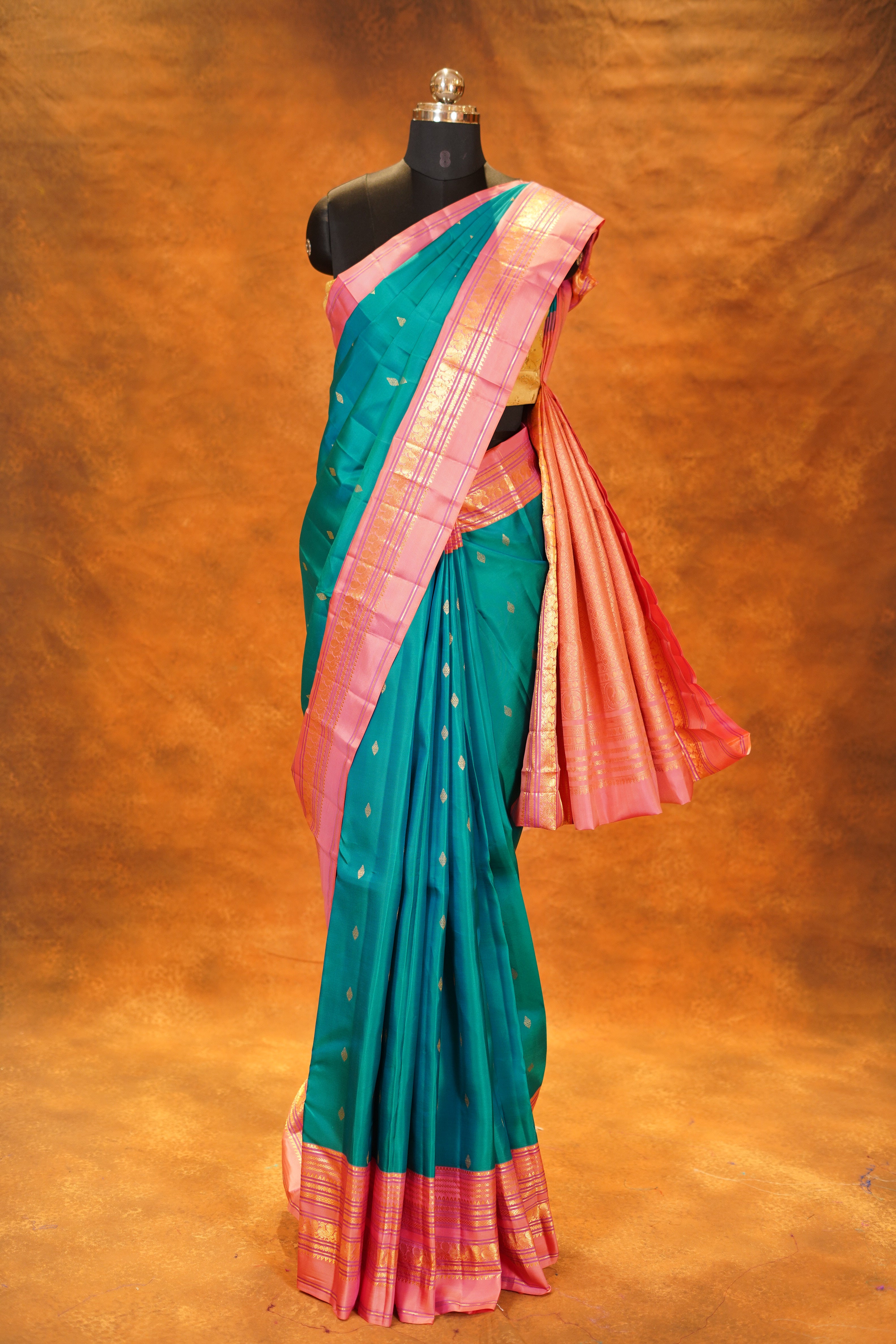 Rama Green Colour Pure Kanjivaram Silk Saree with Light Peach contrast