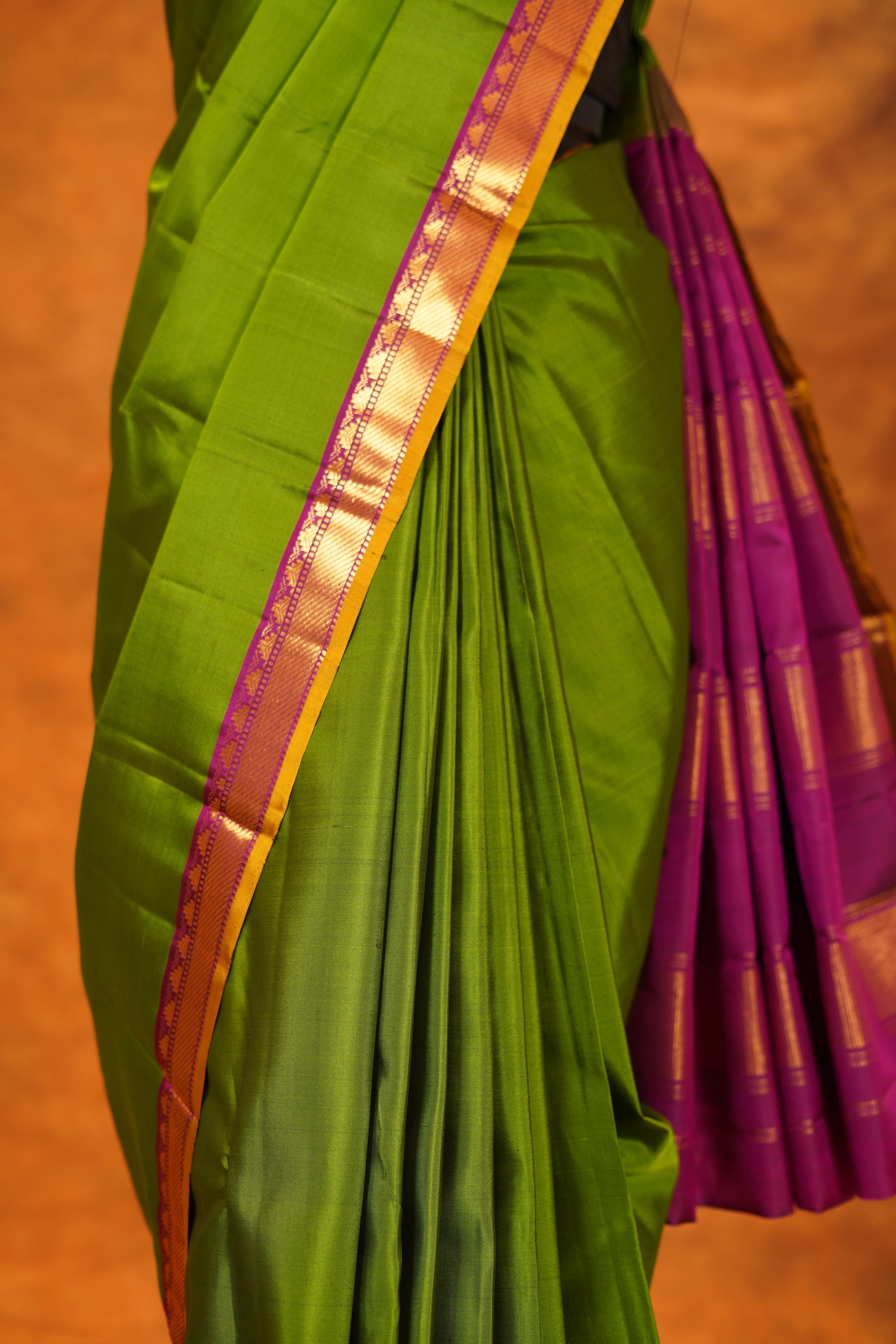 Parrot Green Colour Pure Kanjivaram Silk Saree with Magenta Contrast