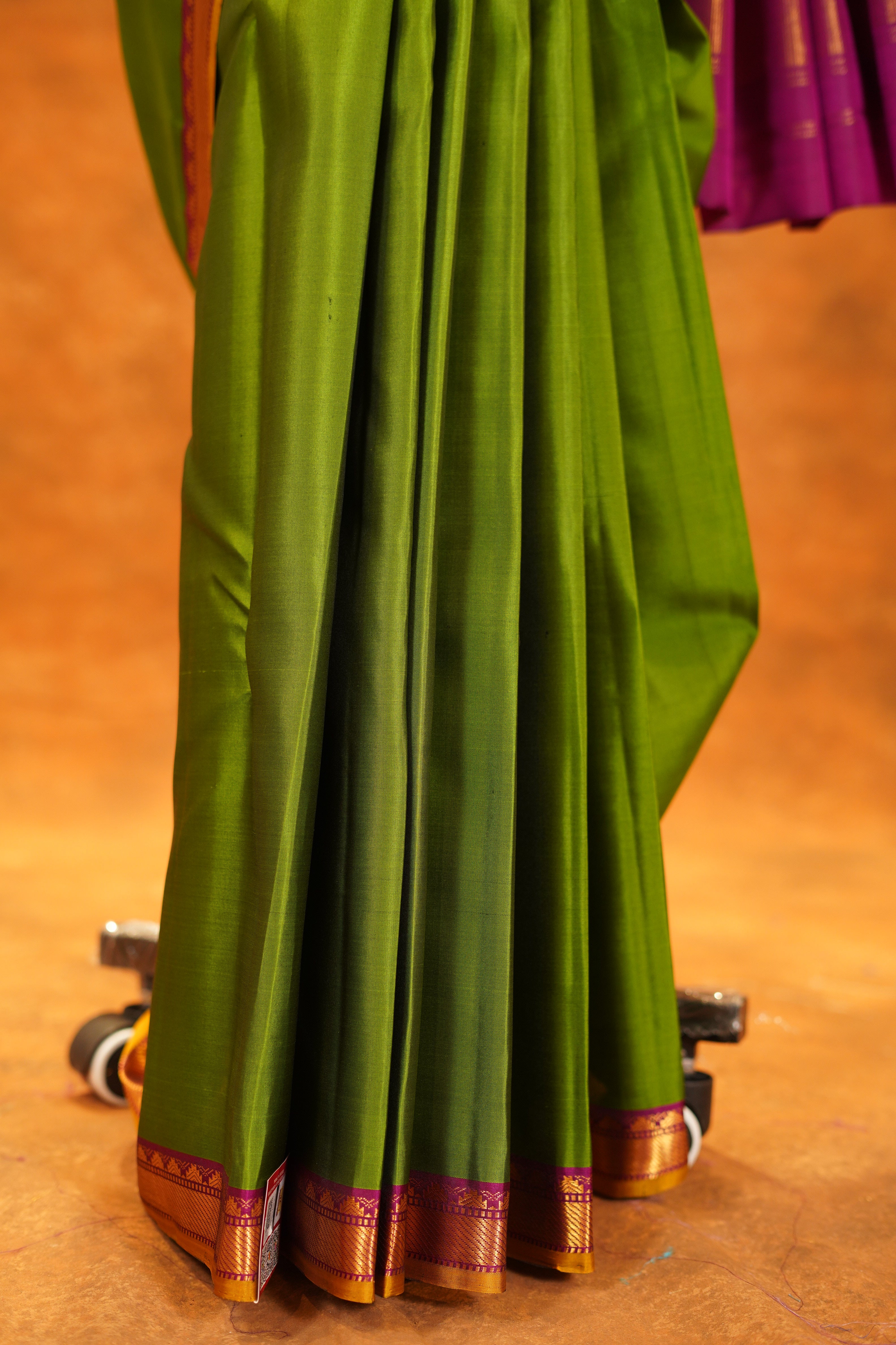 Parrot Green Colour Pure Kanjivaram Silk Saree with Magenta Contrast
