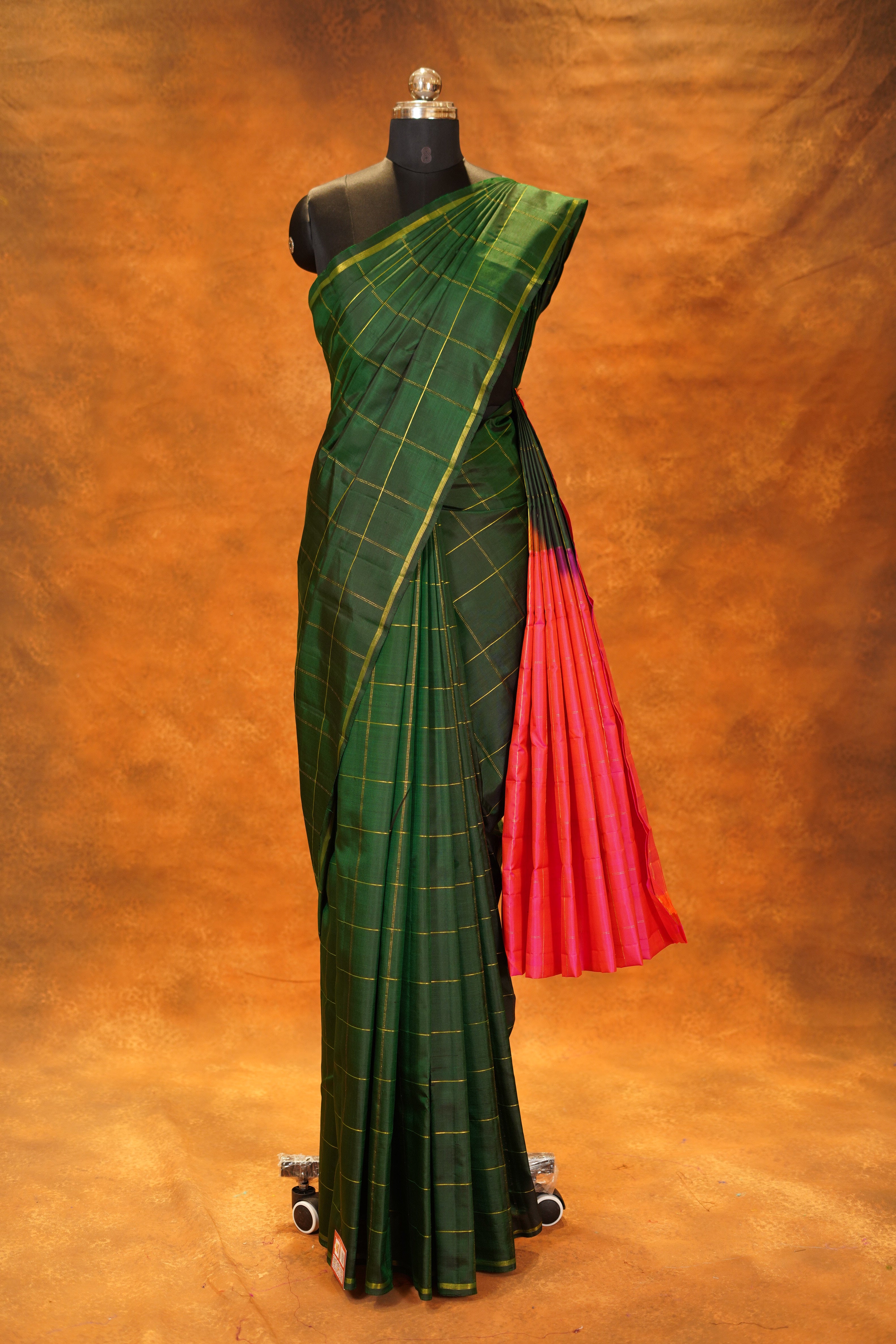 Bottle Green Colour Checked Pure Kanjivaram Silk Saree with Pink contrast Pallu