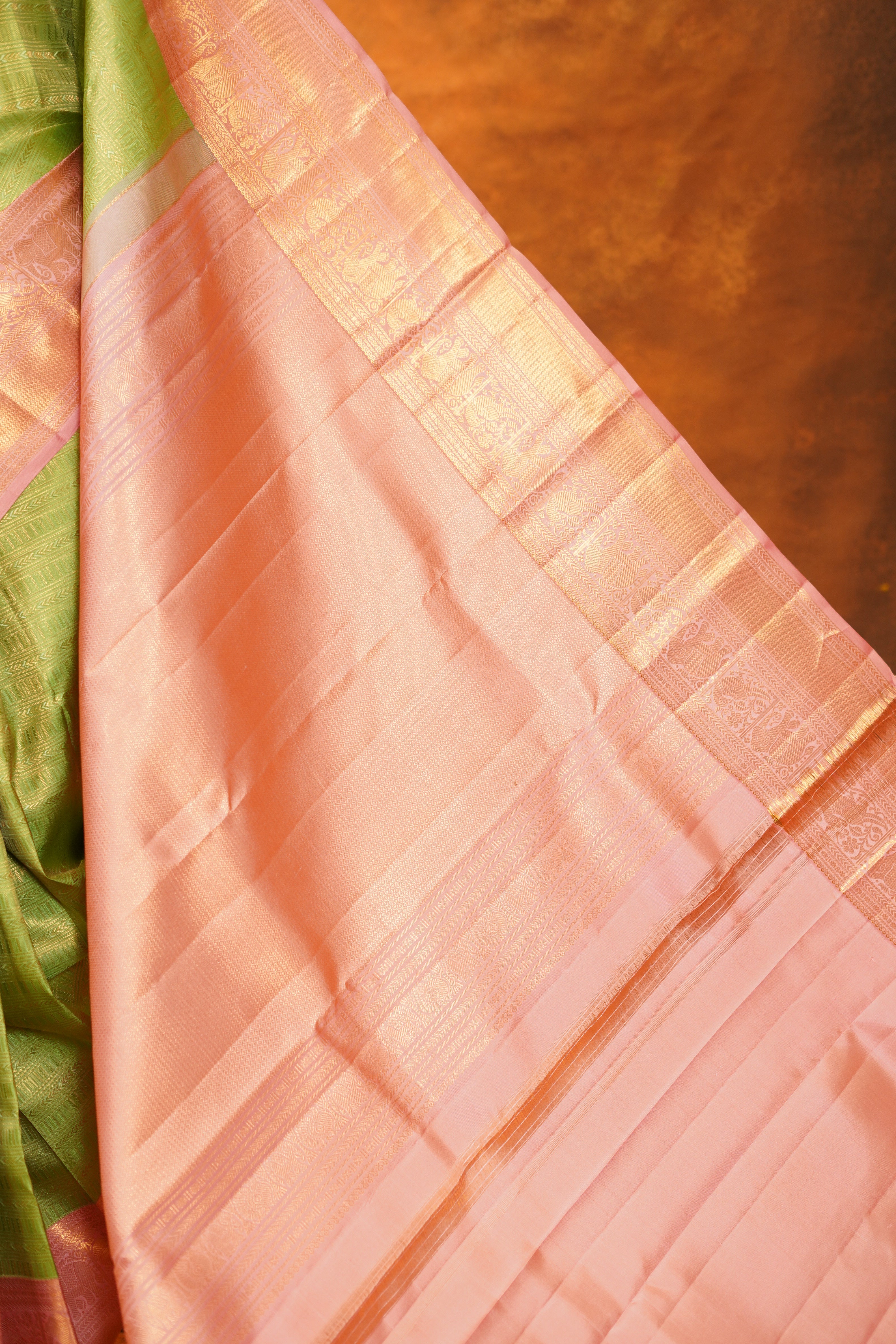 Parrot Green Colour Pure Kanjivaram Silk Saree with Pastel Pink Contrast