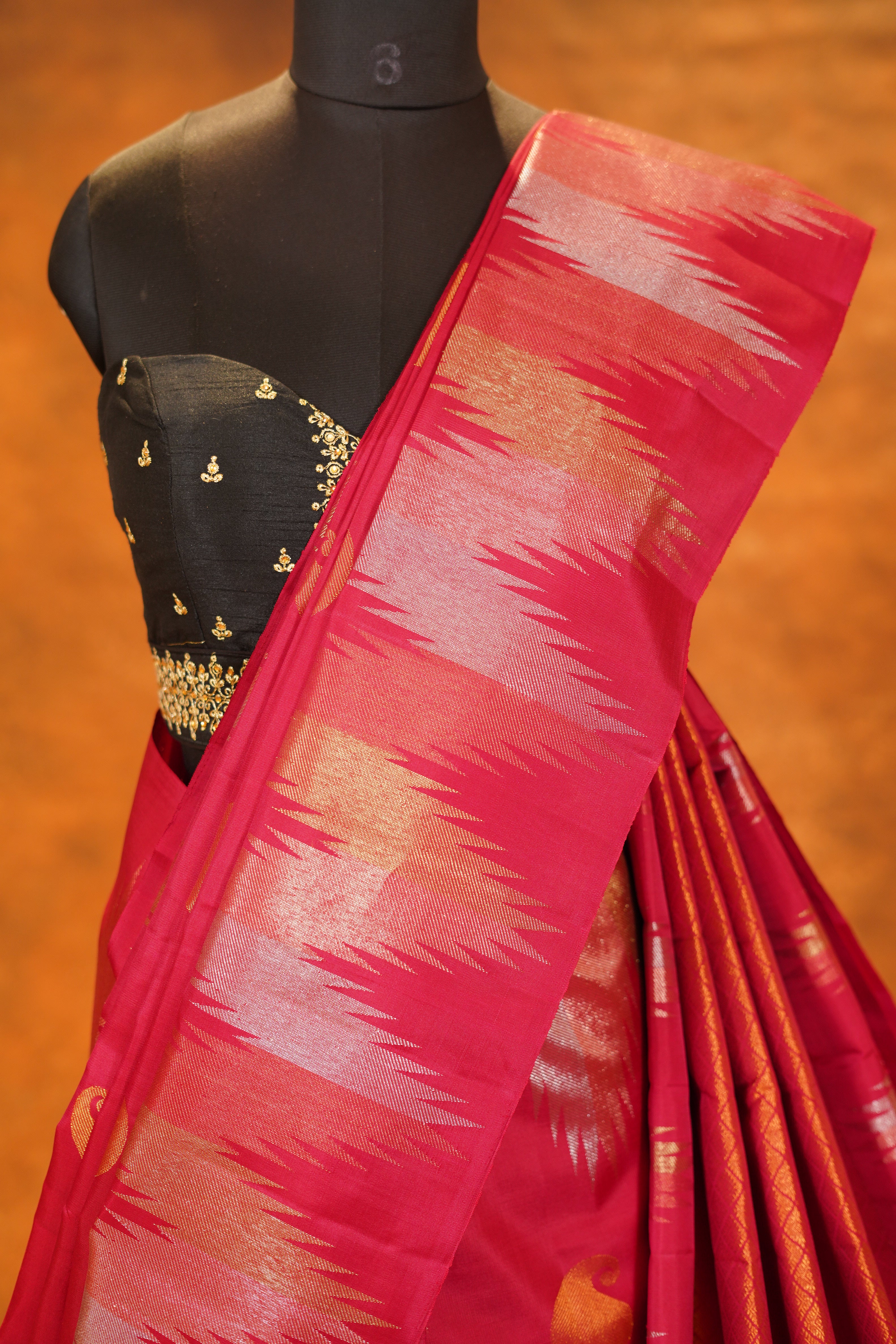 Rich Red colour pure Kanjivaram Silk Saree with Zigzag Temple Border