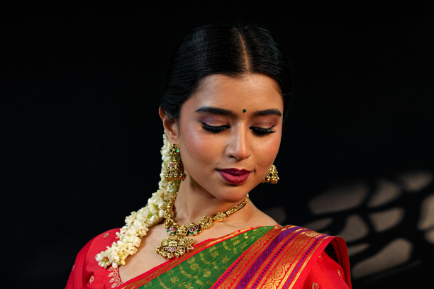 Green & Red Pure Kanjivaram Silk Saree with Rich Golden Zari Buttas – Traditional Bridal & Festive Wear