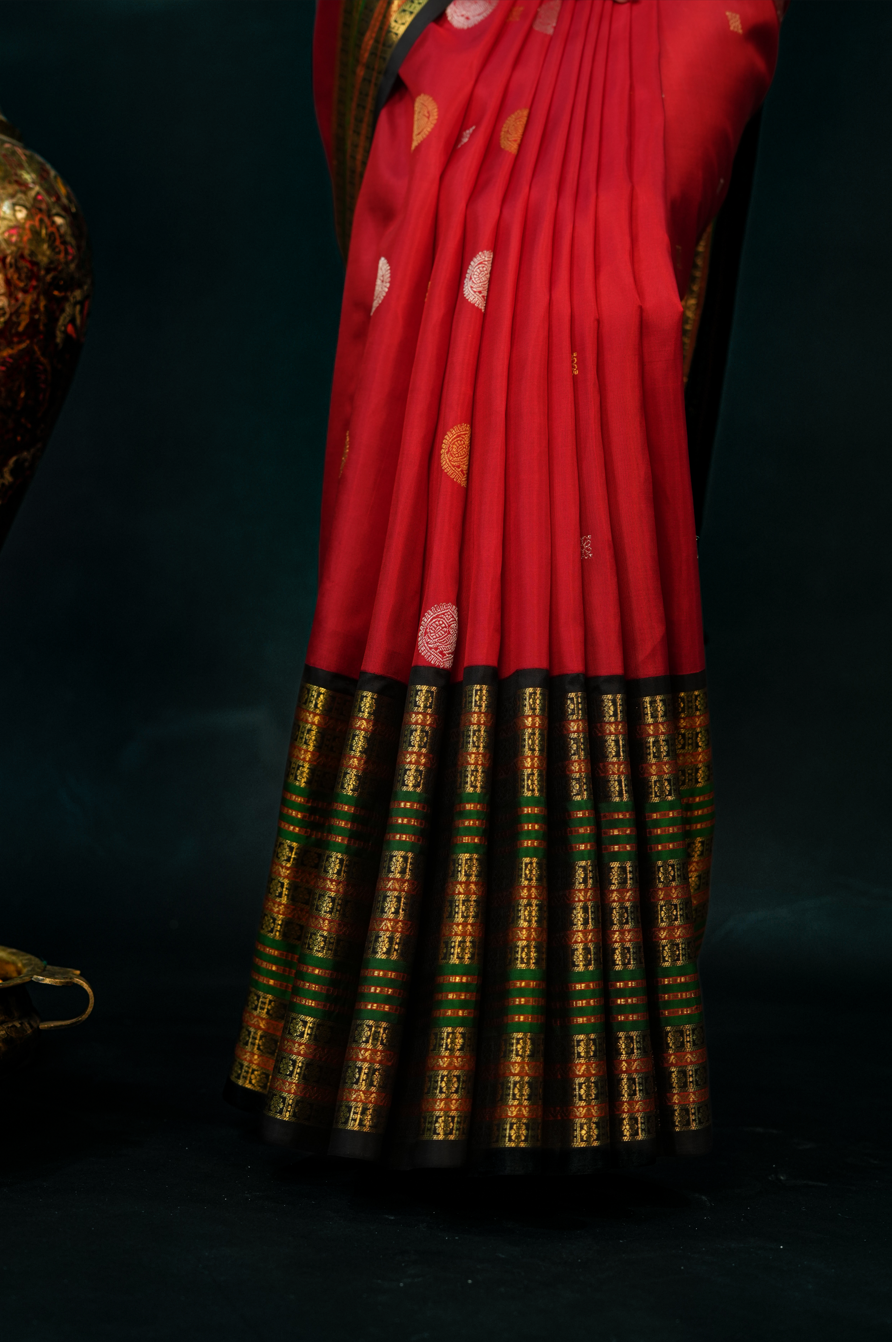 Red Pure Kanjivaram Silk Saree with Black Border & Gold Zari Buttas – Traditional Wedding & Bridal Collection
