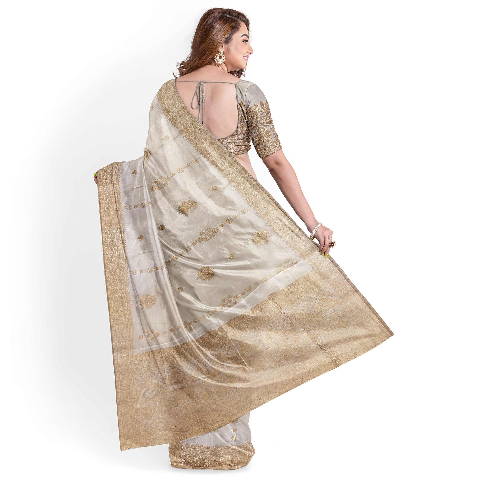 Milk White Raw Silk Saree – Graceful Elegance in Minimalist Style