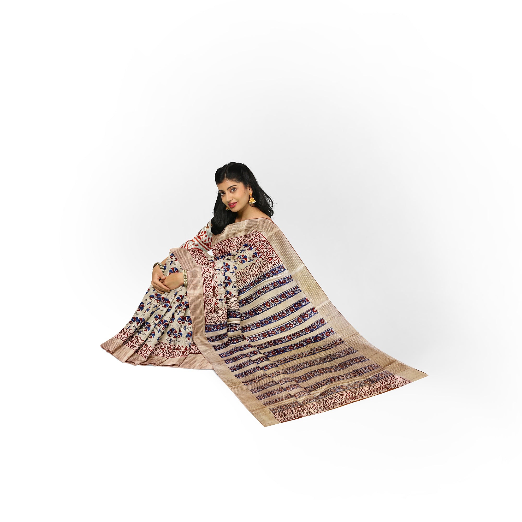 Cream Raw Silk Saree with Exquisite Floral Work – Elegant Traditional Saree Online