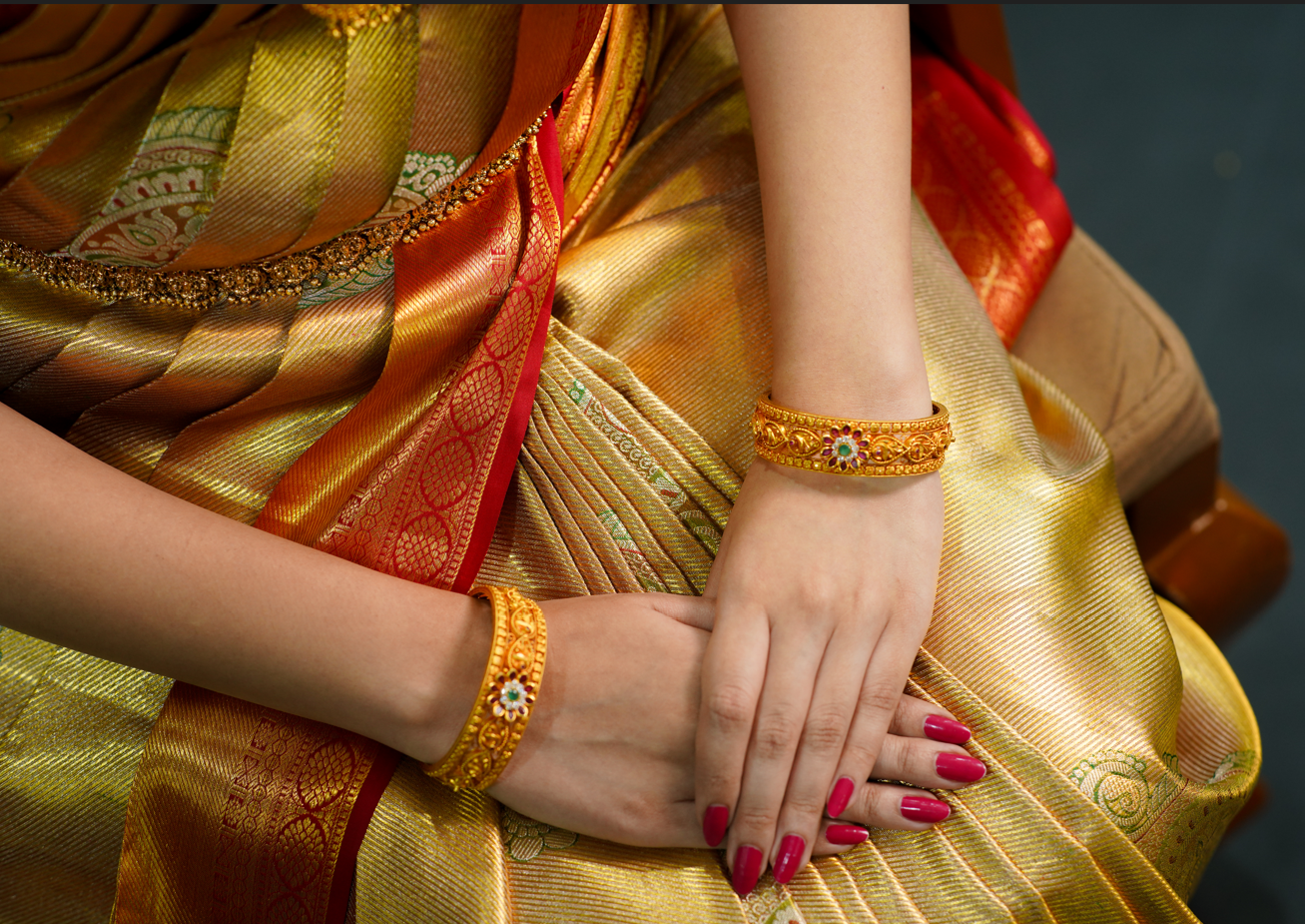 Pure Kanjivaram Silk Saree in Gold with Rich Golden Zari & Red Contrast Border – Traditional Bridal & Wedding Collection