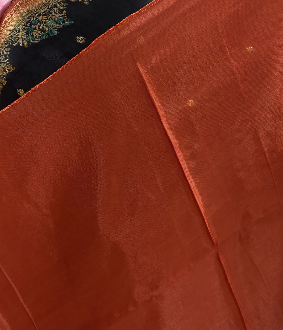 Black Colour Viscose Crepe Saree with Red Contrast