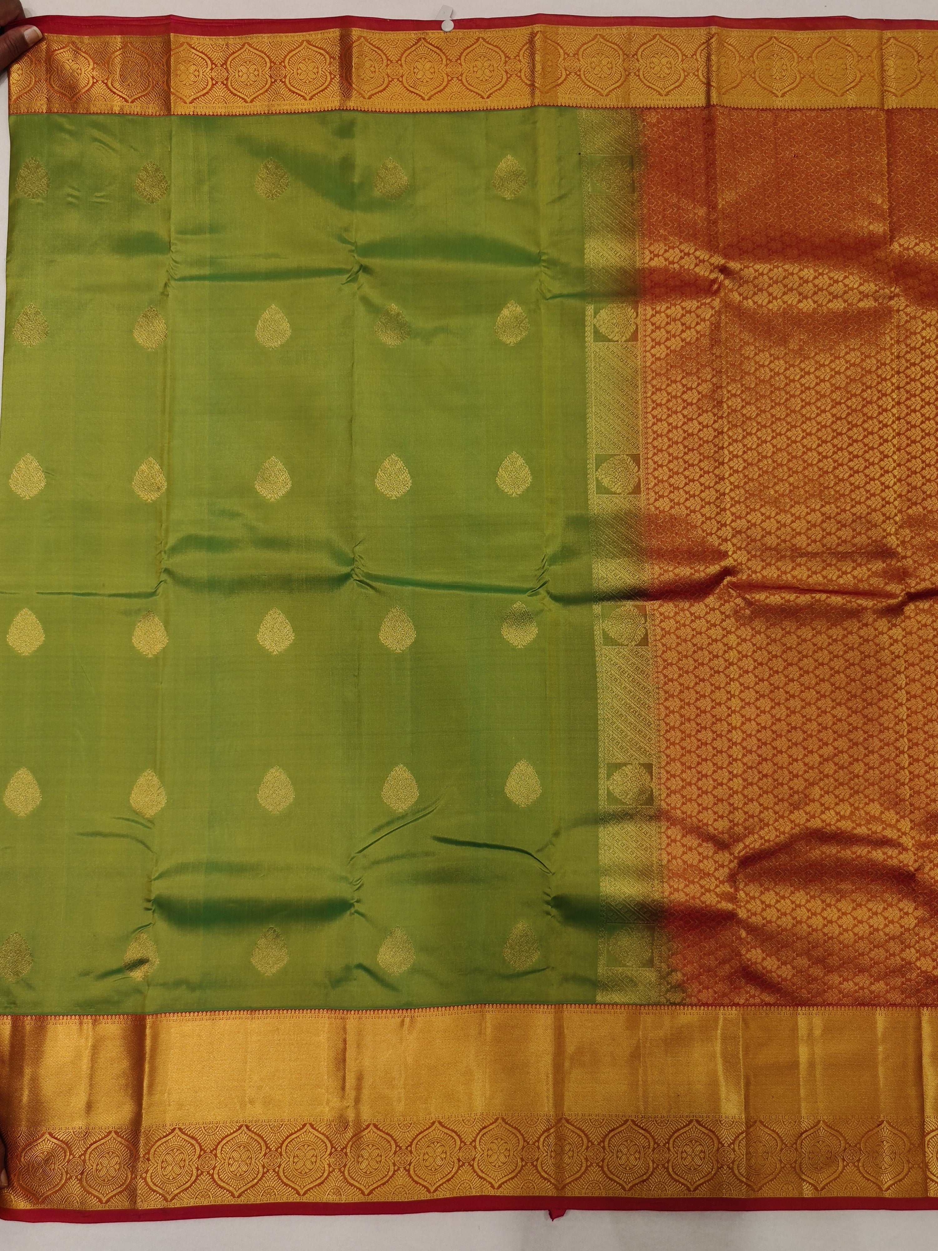 Green Kanjivaram Silk Saree with Onion Pink Border - Elegant New Arrival