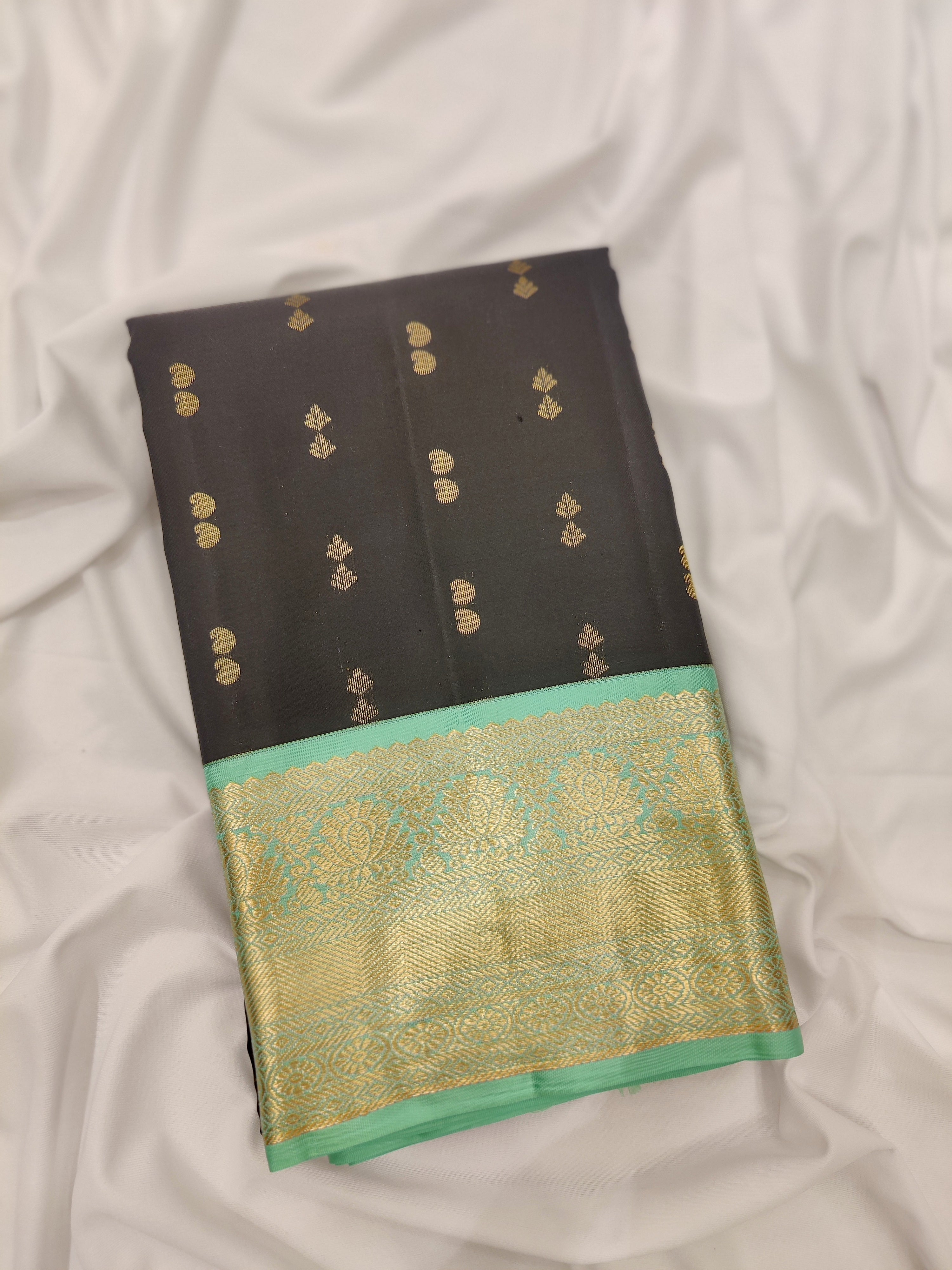 Black Kanjivaram Silk Saree with Pista Green Zari Border – Pure Handloom Bridal Saree Online - New Sudarshan Silks`