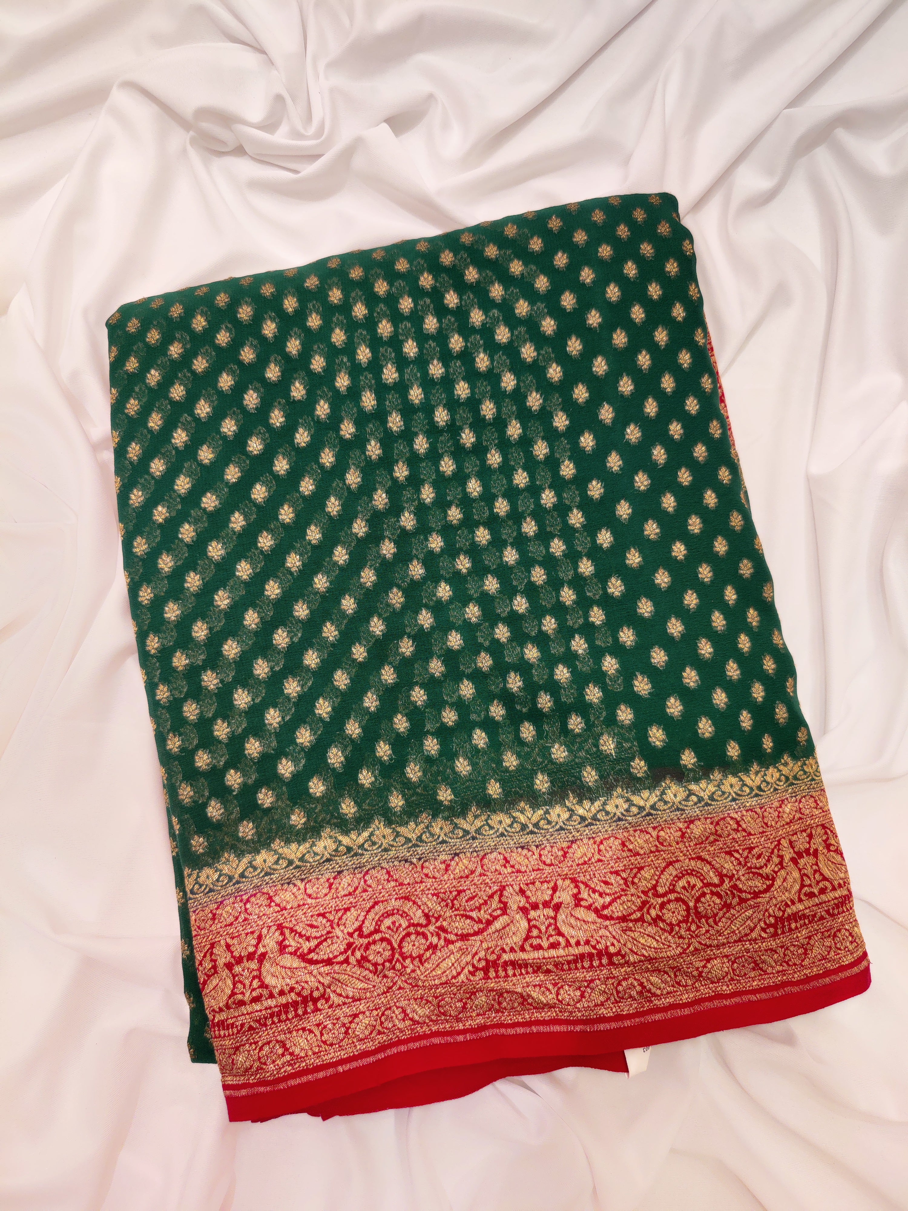 Bottle Green Kanjivaram Silk Saree with Rich Red Zari Border – Classic Handloom Wedding Saree Online - New Sudarshan Silks`