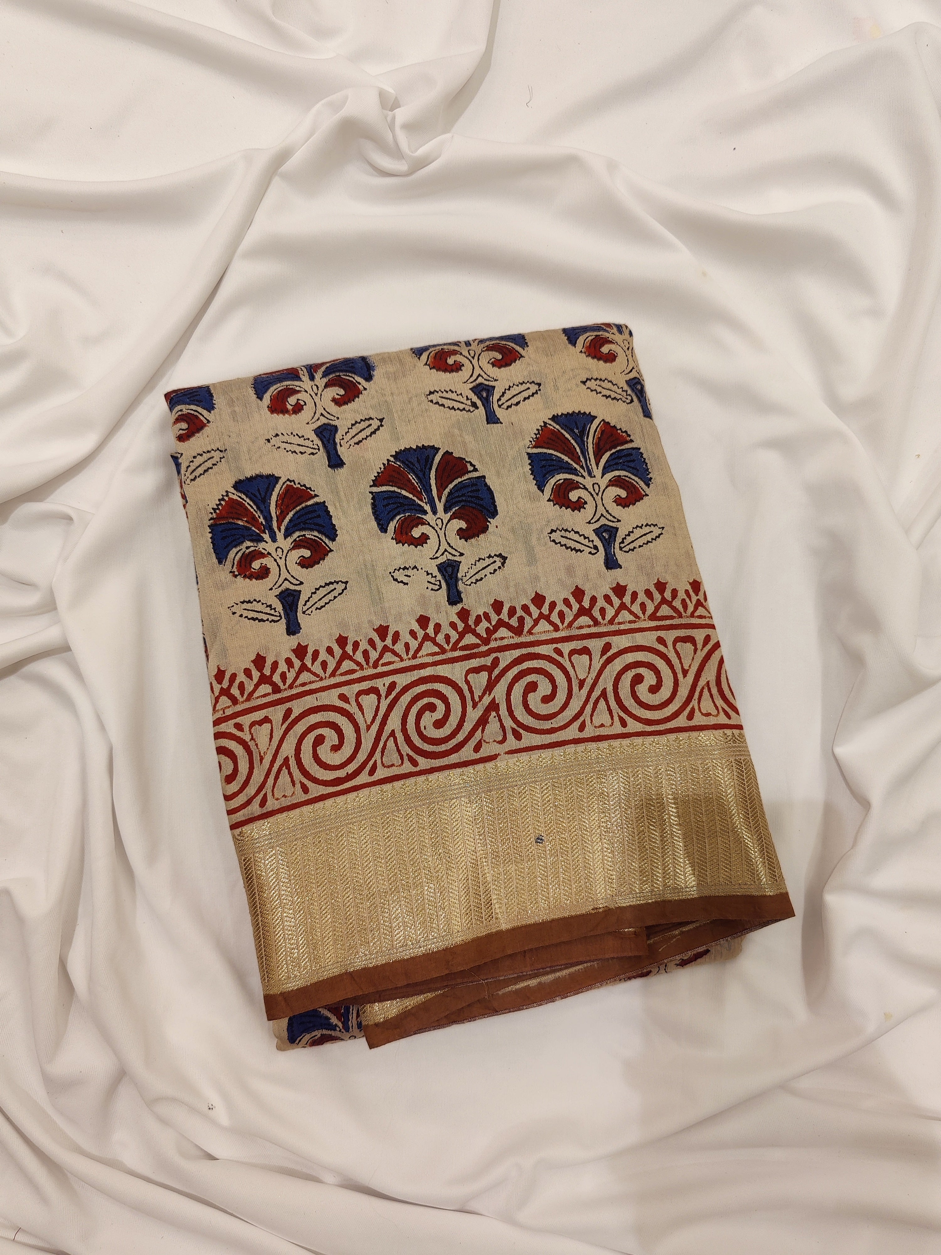Cream Raw Silk Saree with Exquisite Floral Work – Elegant Traditional Saree Online