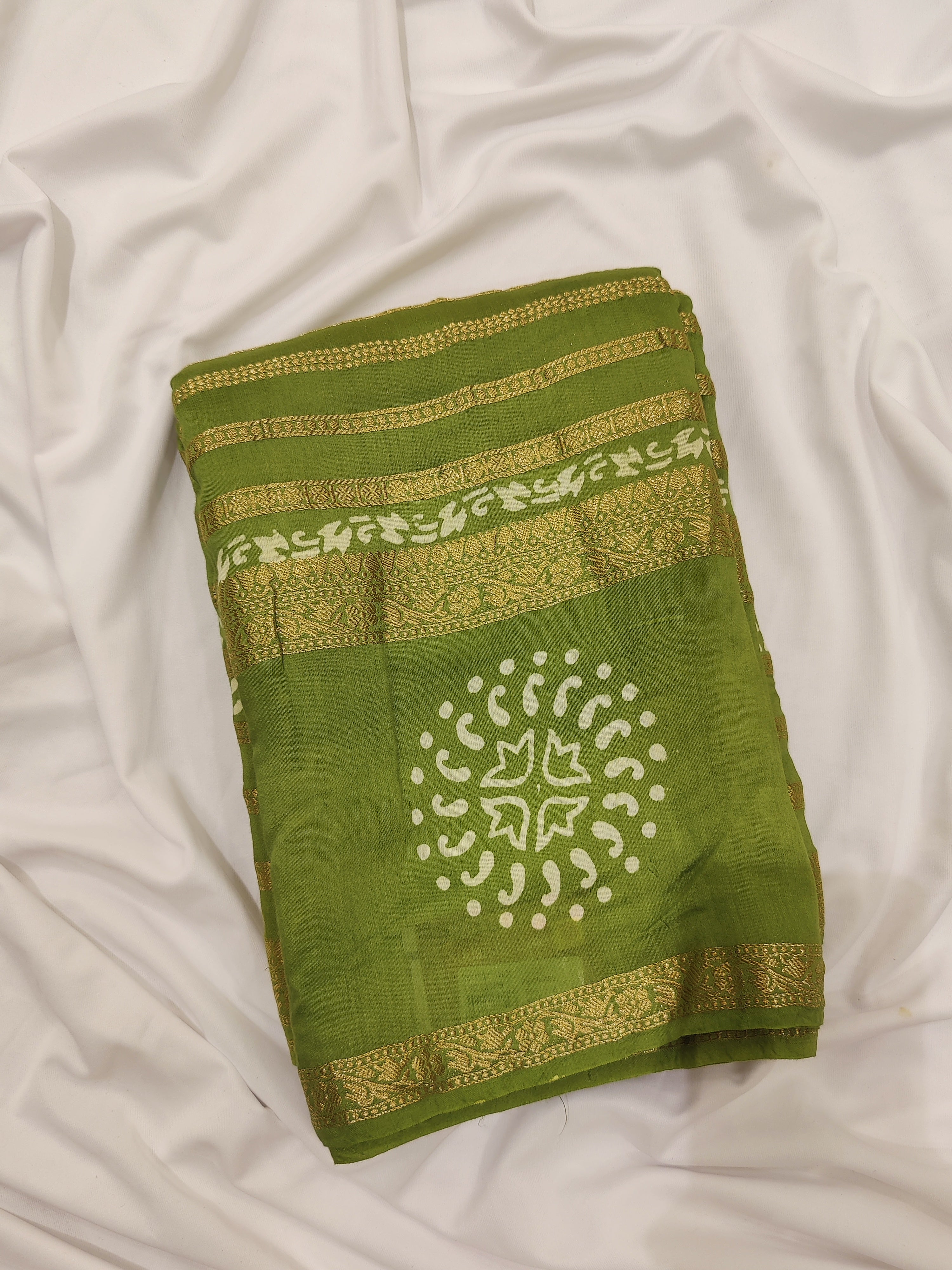 Green Raw Silk Fancy Saree with Printed Border – Sophisticated Charm in Every Thread