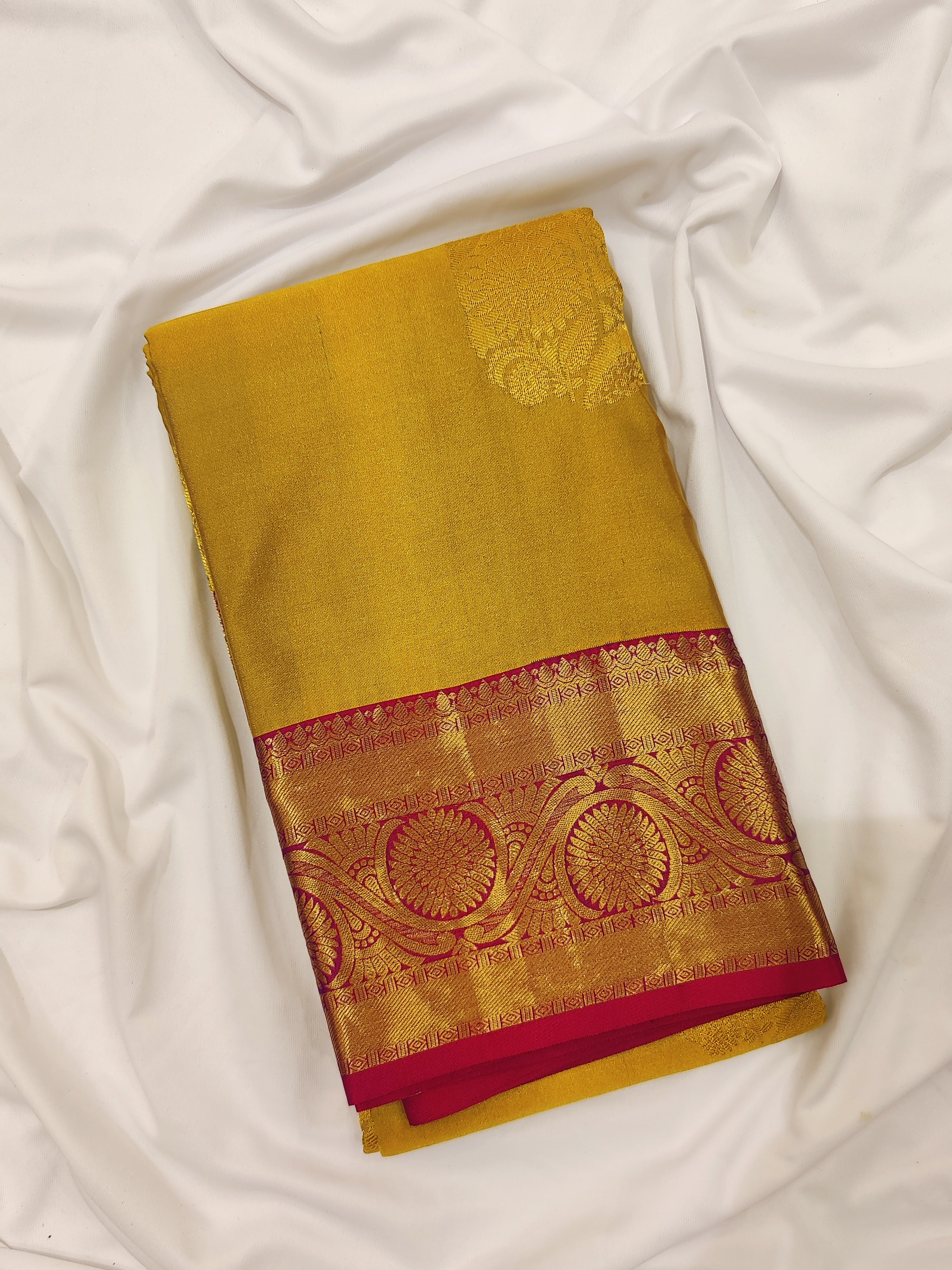 Mehendi Green Semi Kanchi Silk Saree with Pink Border – A Perfect Blend of Tradition and Elegance - New Sudarshan Silks`