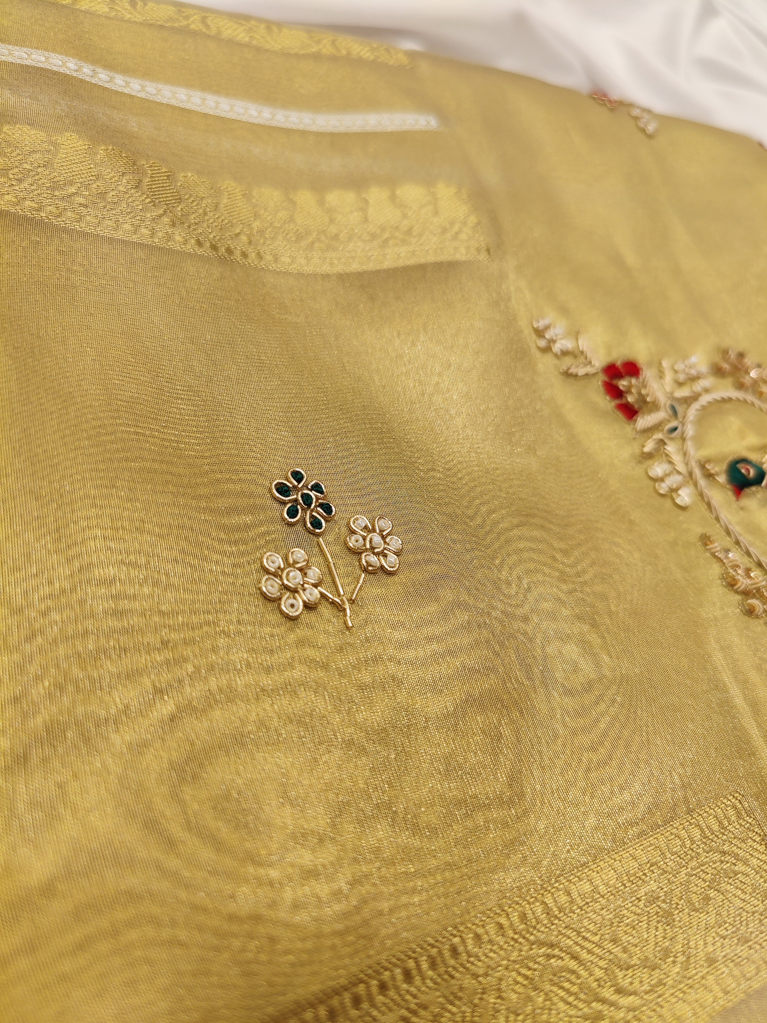 Bridal Gold Tissue Saree Red & Green – Beaded Embroidery – Premium Wedding Wear