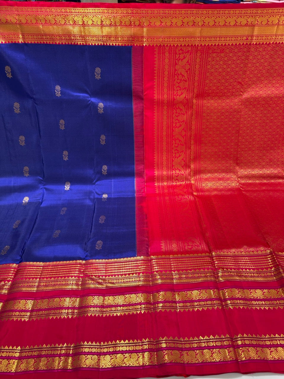 Royal Blue Colour Vintage Saree with Red Border & Gold Zari