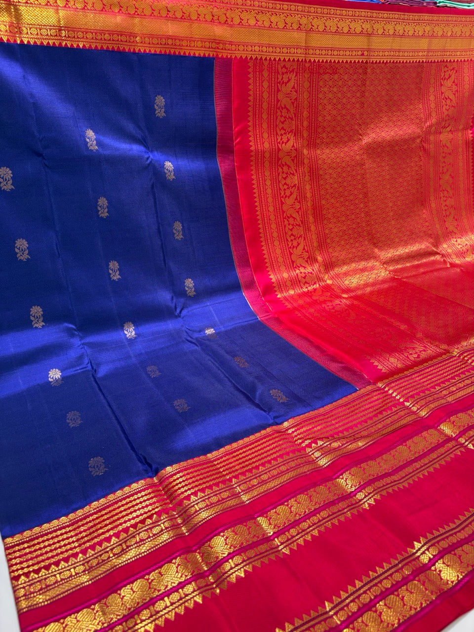 Royal Blue Colour Vintage Saree with Red Border & Gold Zari
