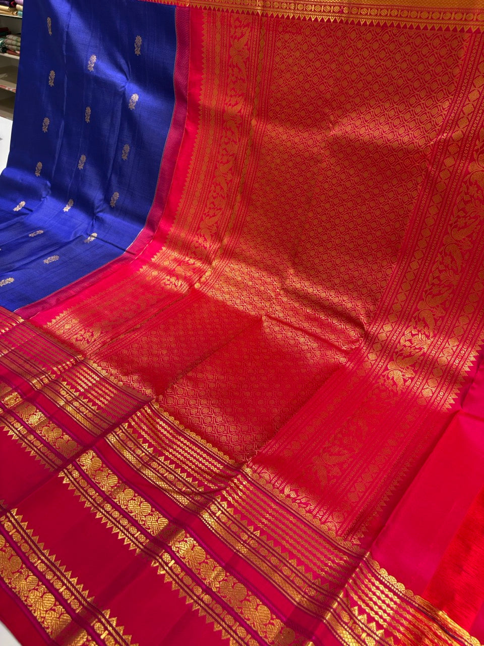 Royal Blue Colour Vintage Saree with Red Border & Gold Zari