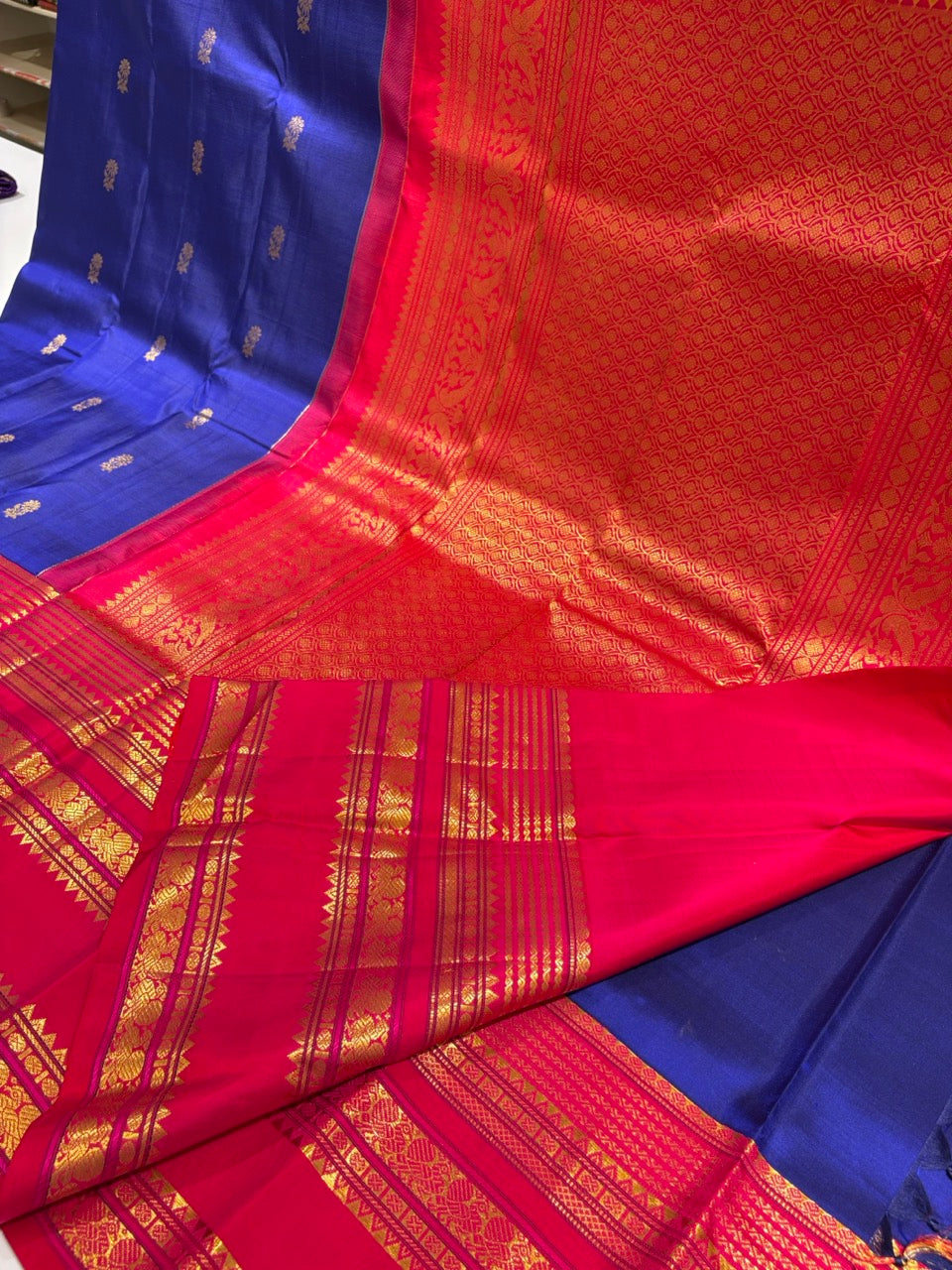 Royal Blue Colour Vintage Saree with Red Border & Gold Zari
