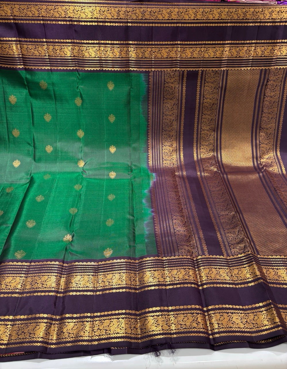 Emerald Green Colour Vintage Saree with Blue Border & Gold Zari