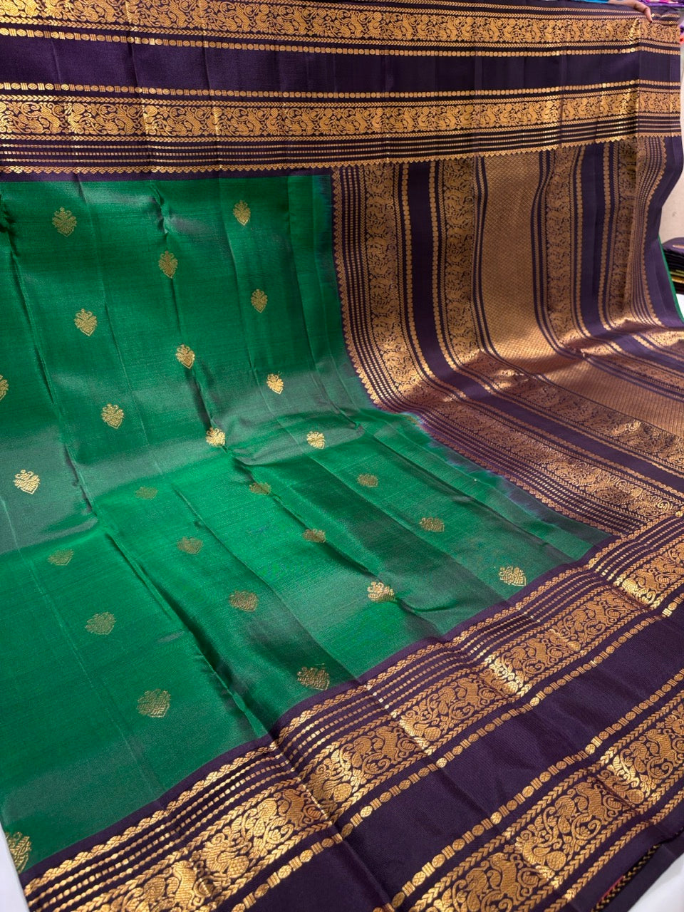 Emerald Green Colour Vintage Saree with Blue Border & Gold Zari