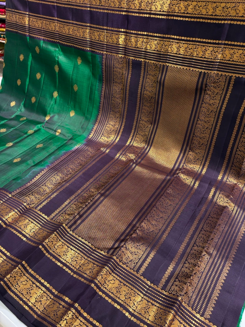 Emerald Green Colour Vintage Saree with Blue Border & Gold Zari